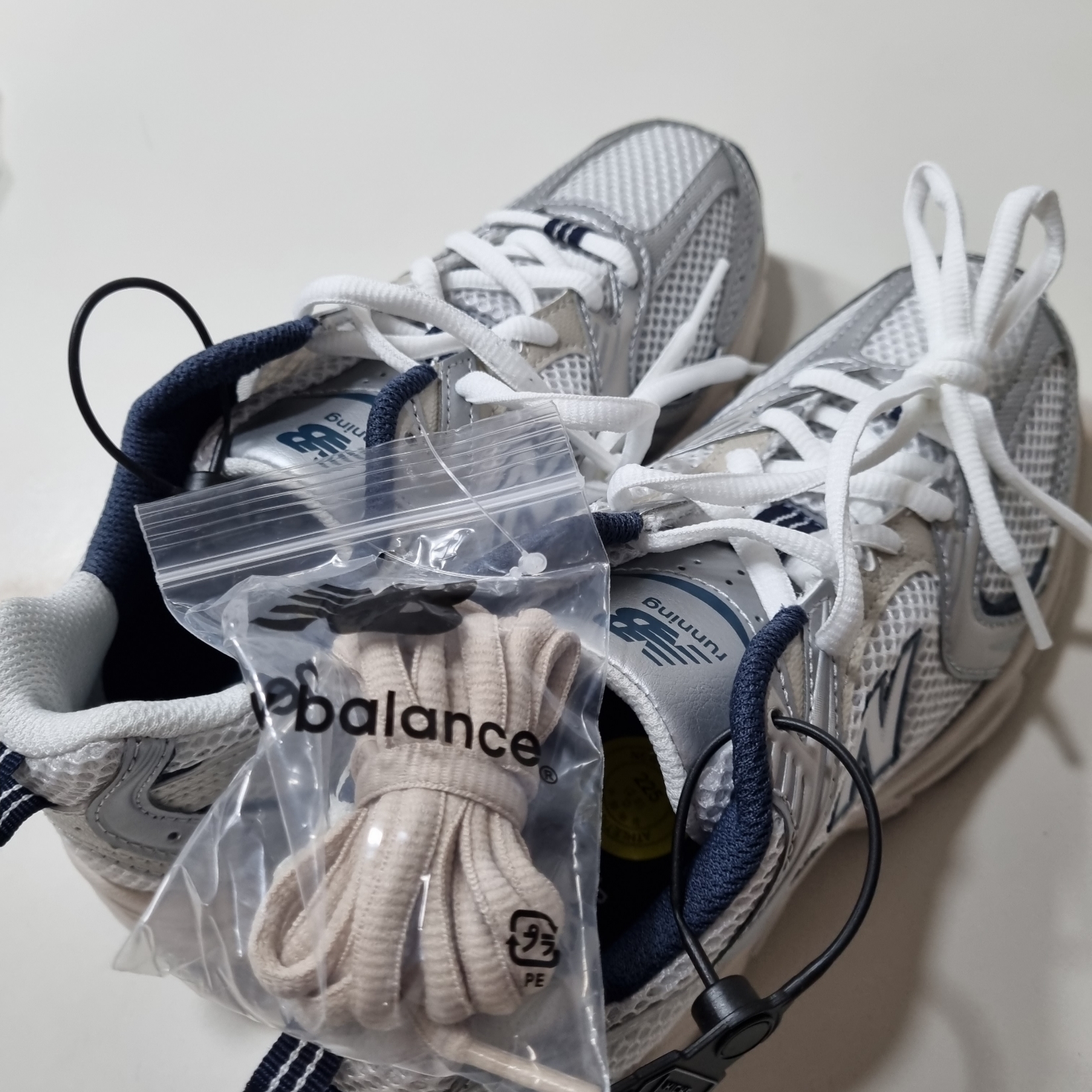 New Balance 530 Steel Grey 착용 스타일 - 3