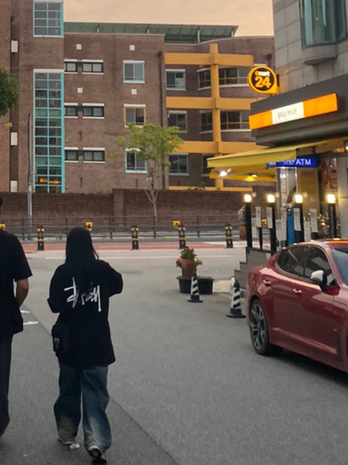 Stussy Basic Stussy T-Shirt Black 2023, New Balance 530 Steel Grey 착용 스타일