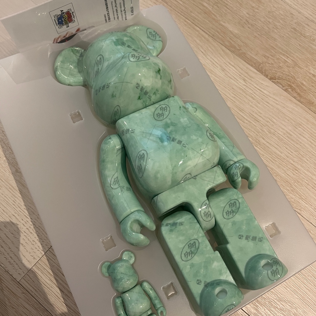Bearbrick x Dada 100% & 400% Set, Bearbrick Wallace & Gromit Gromit 100% & 400% Set 착용 스타일 - 1