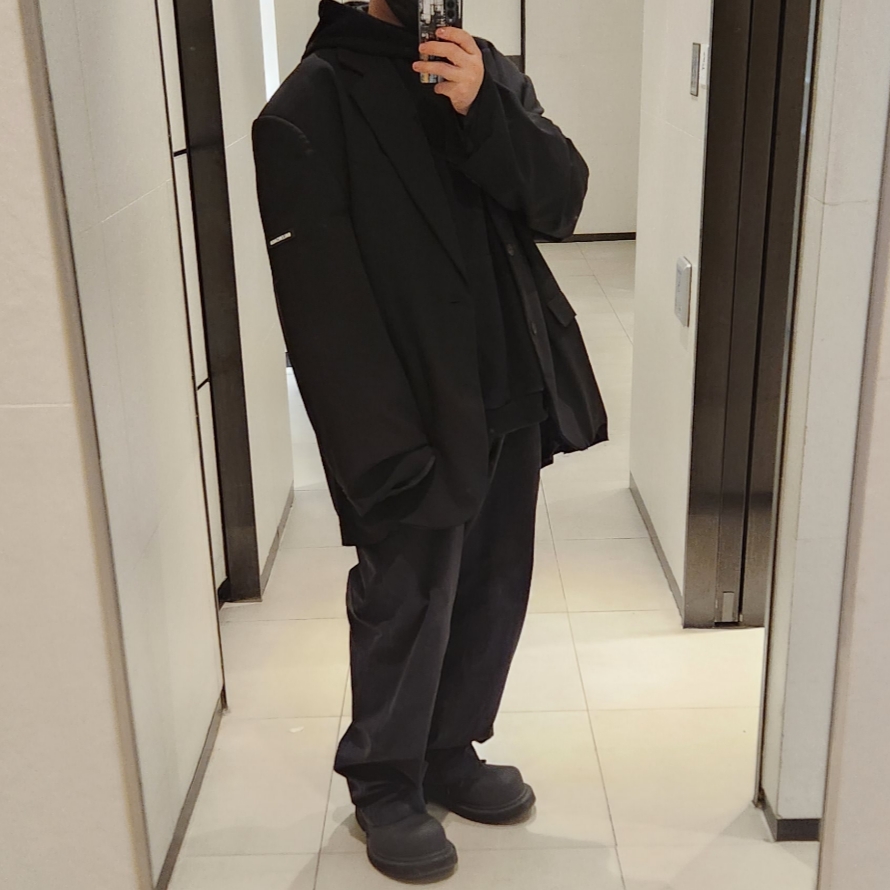 Balenciaga x Adidas Hoodie Large Fit Black, Balenciaga Minimal Cargo Pants Black 착용 스타일