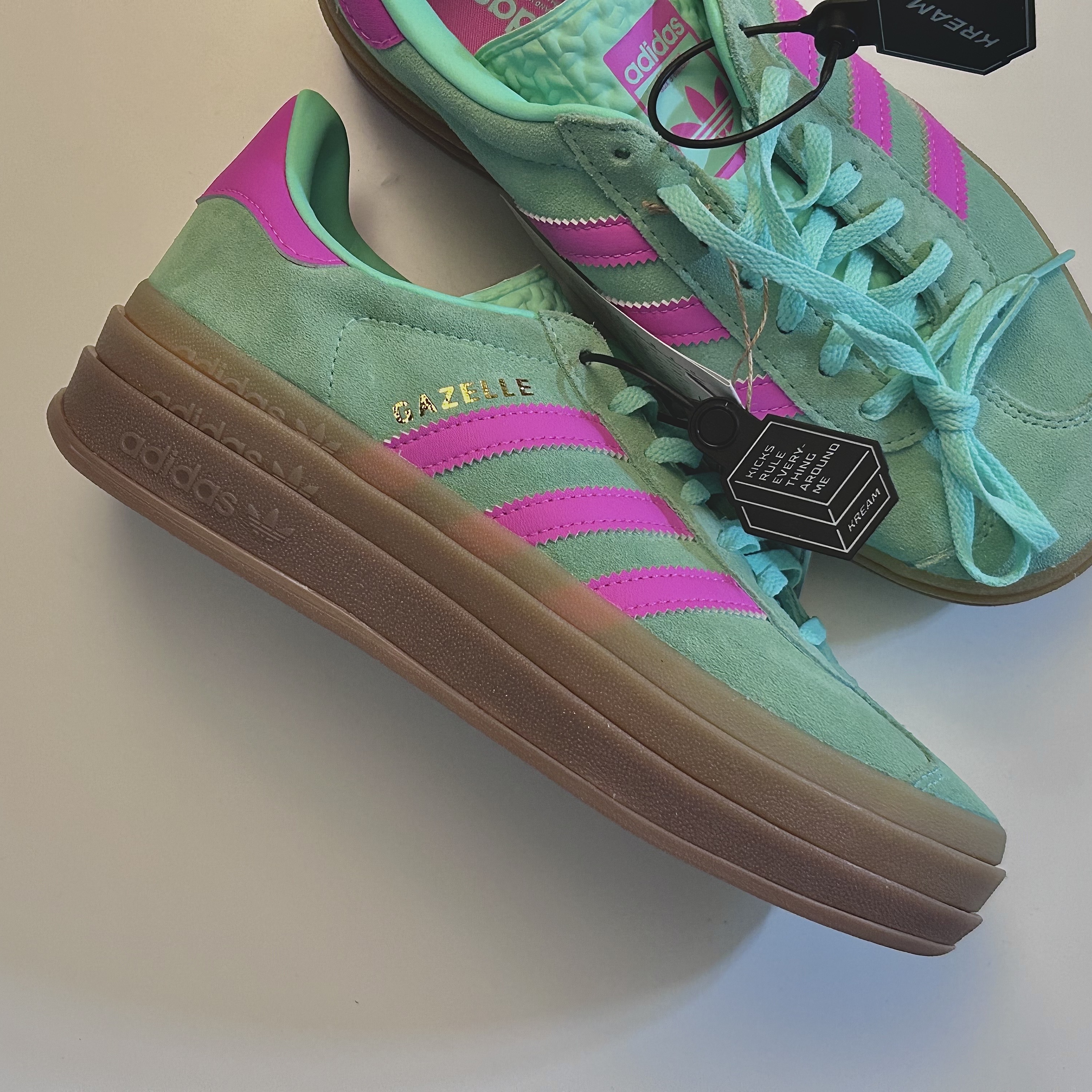 (W) Adidas Gazelle Bold Pulse Mint Pink 착용 스타일 - 2