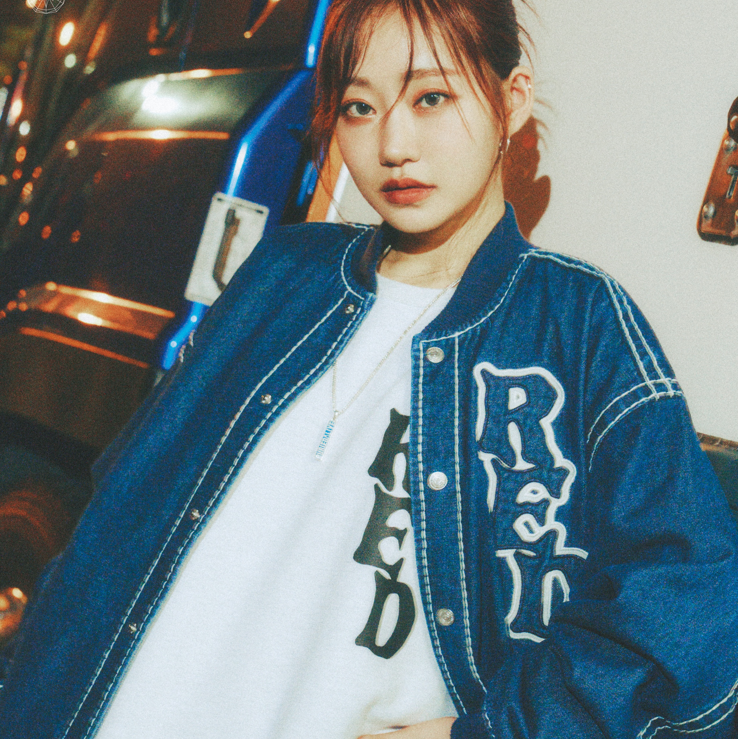 True Religion Code Red Denim Varsity Jacket Indigo, True Religion Red Crew Neck Melange Grey 착용 스타일 - 3