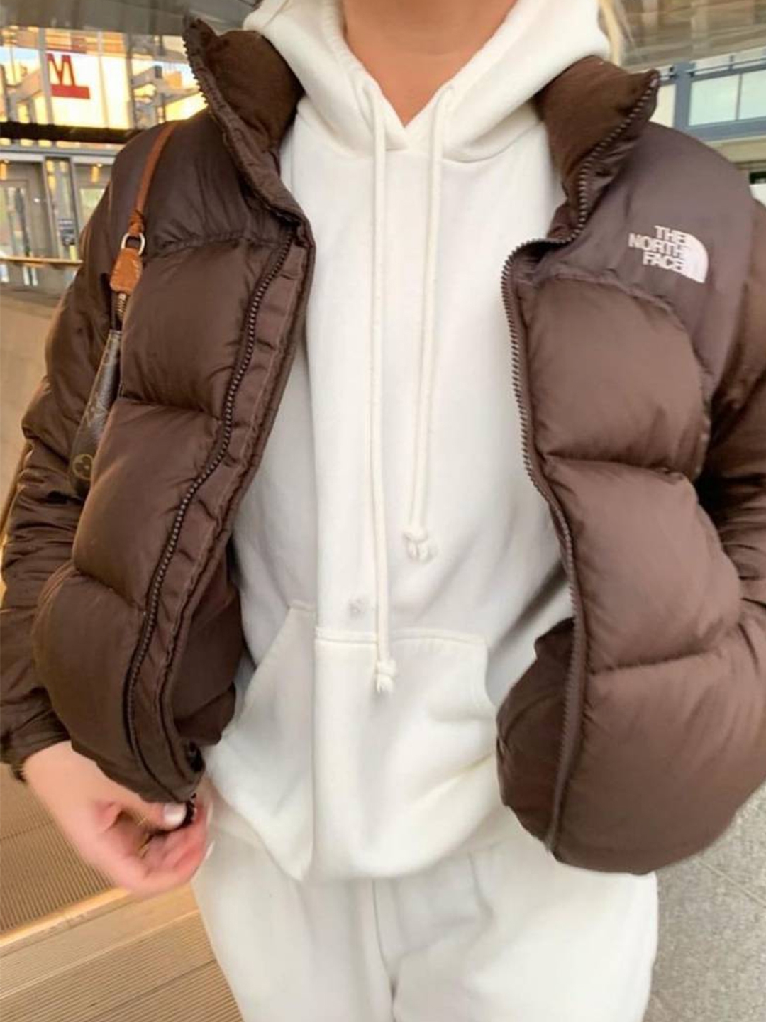(W) The North Face White Label Novelty Nuptse Down Jacket Cocoa Brown, (W) The North Face White Label Novelty Nuptse Down Jacket Black 착용 스타일 - 2