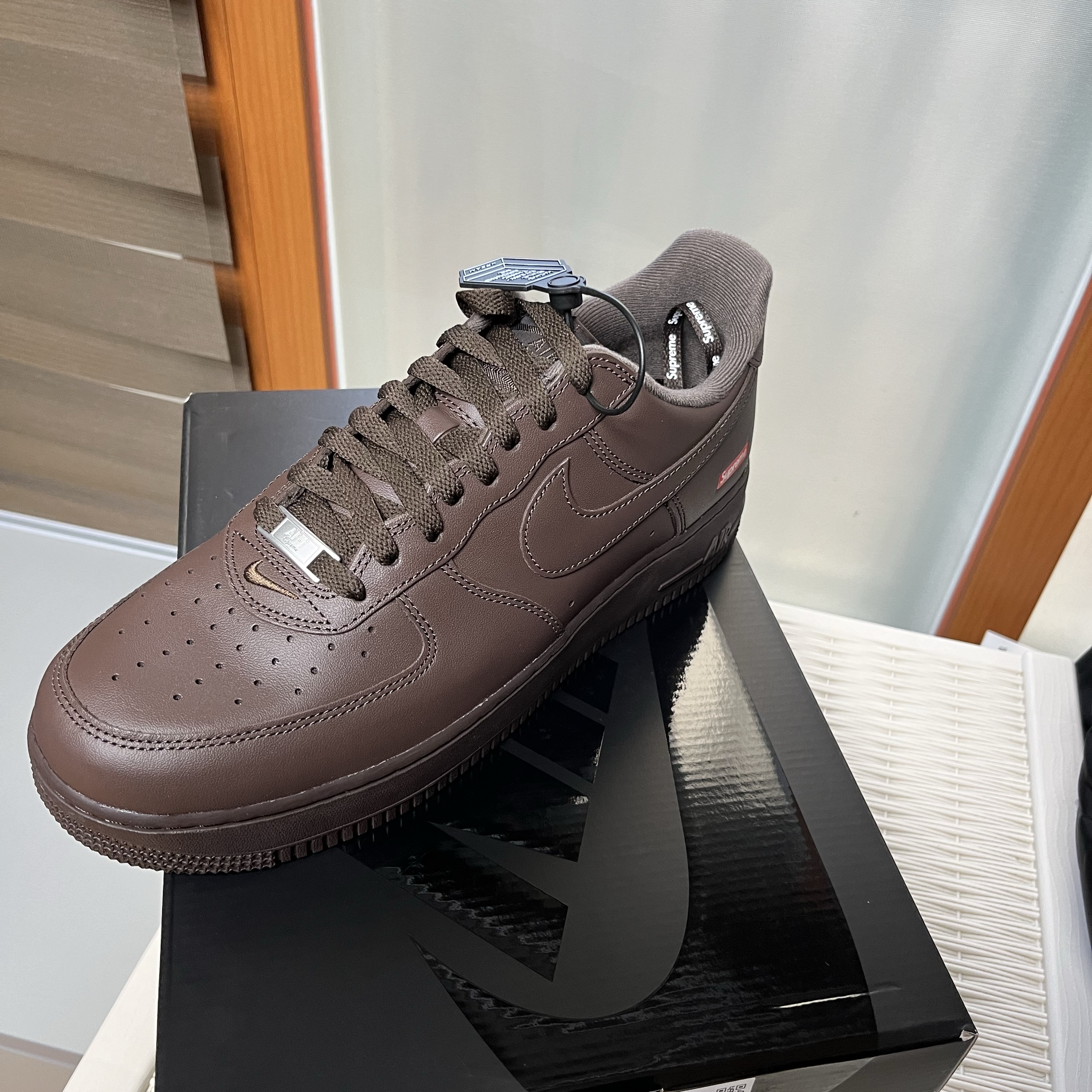 Nike x Supreme Air Force 1 Low Baroque Brown 착용 스타일 - 2