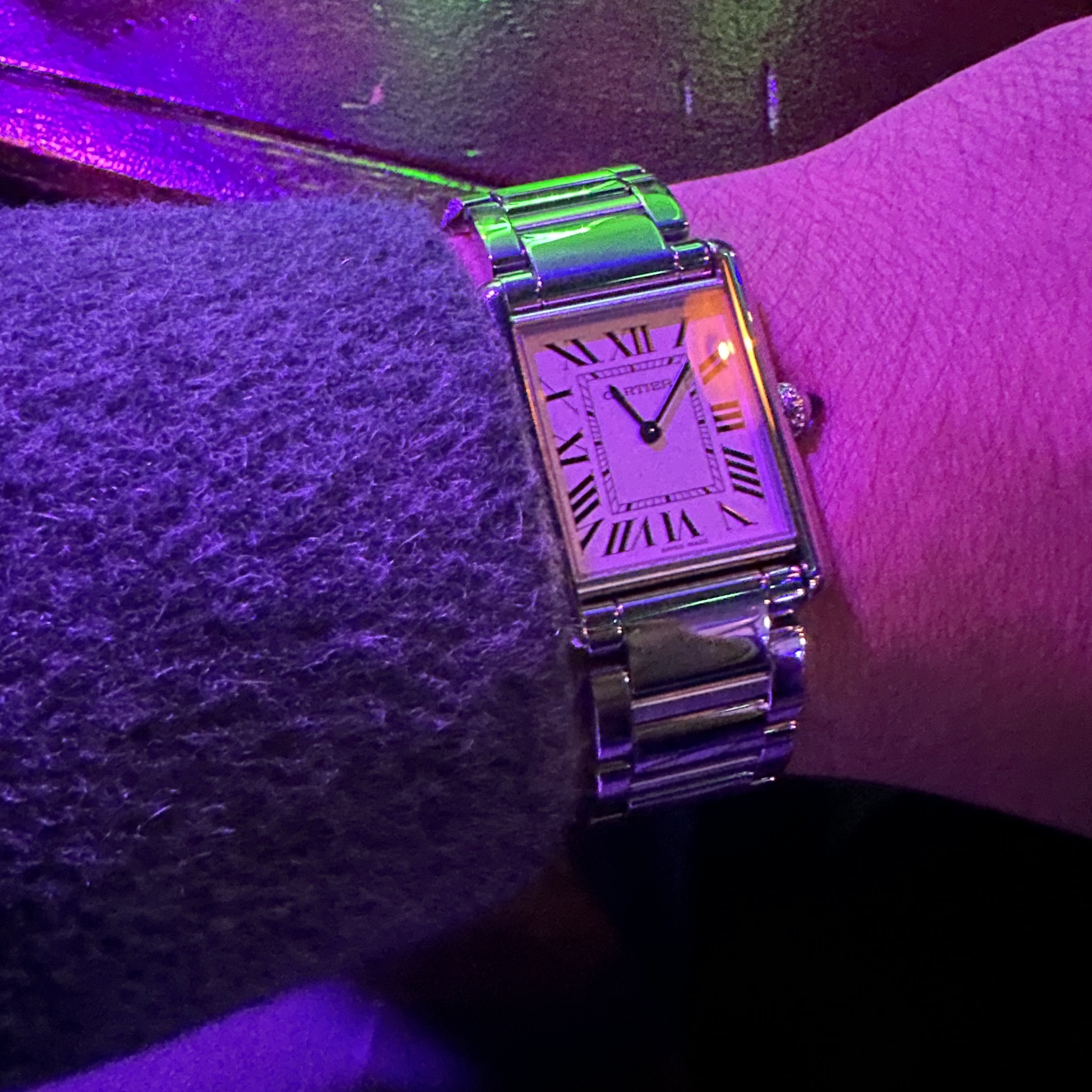 Cartier Tank Must Watch Large Quartz Steel Bracelet Steel 착용 스타일