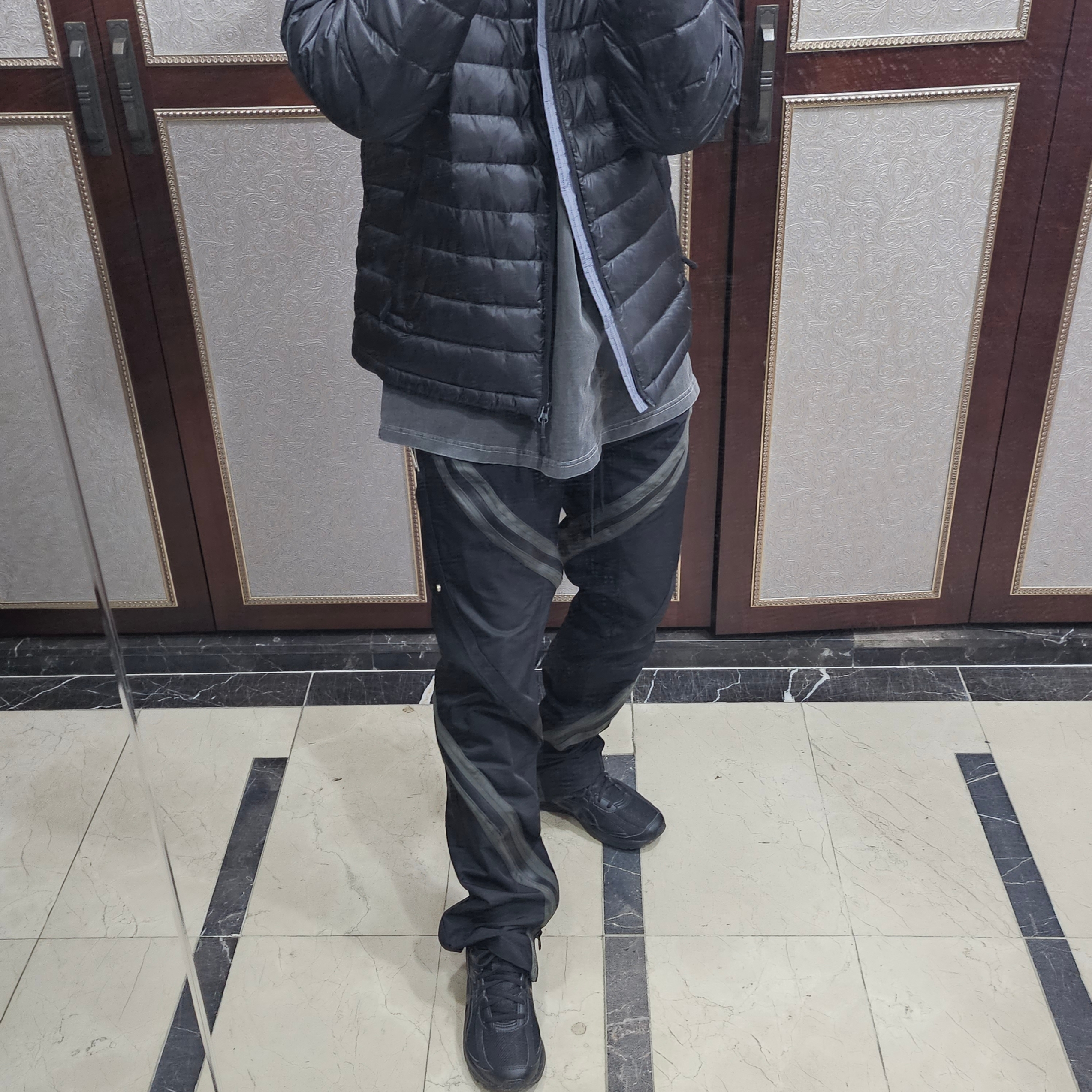 Asics Jog 100 S Black - 2E Wide, Sansan Gear Suffix Puffer Jacket Black - 23FW 착용 스타일