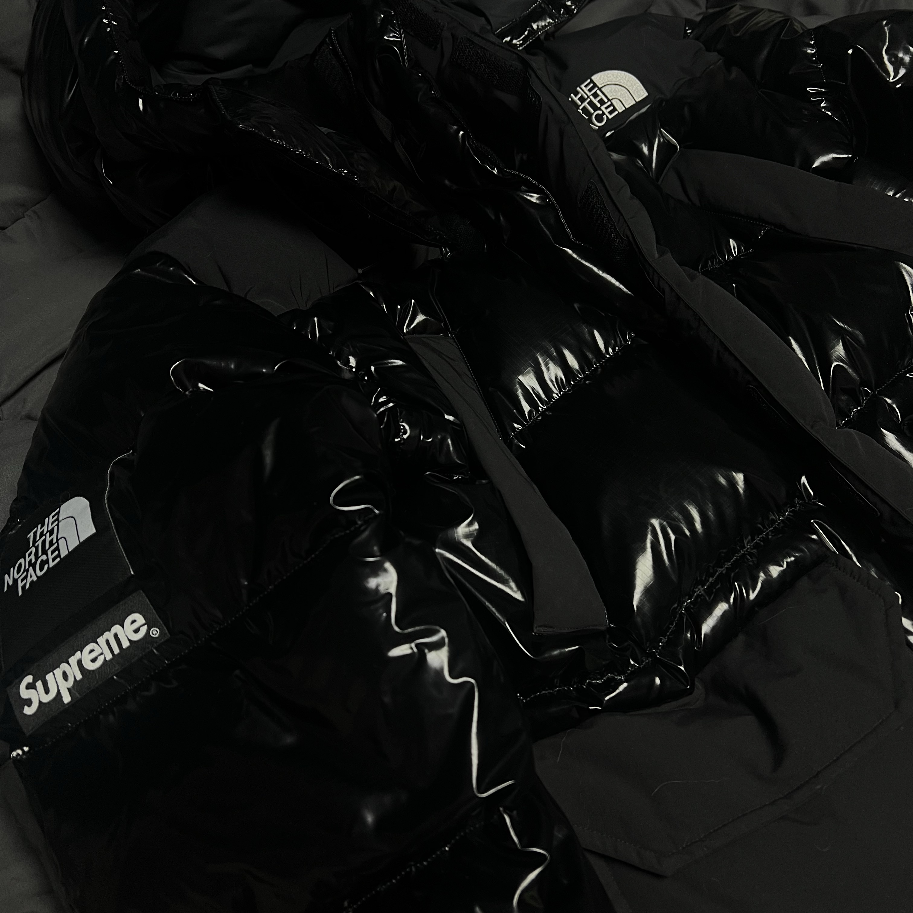 Supreme x The North Face 700-Fill Down Parka Black - 22FW 착용 스타일