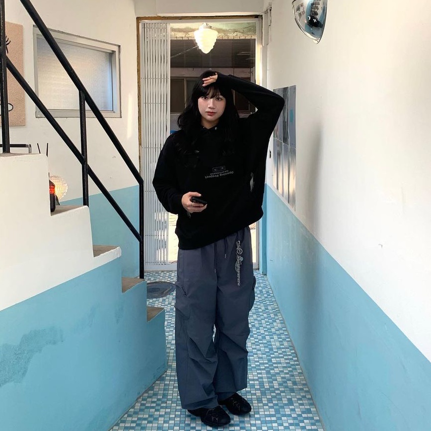Opening Project Team Play Hoodie Black, Art of Field Egg Pocket Parachute Pants Dusty Blue 착용 스타일 - 1