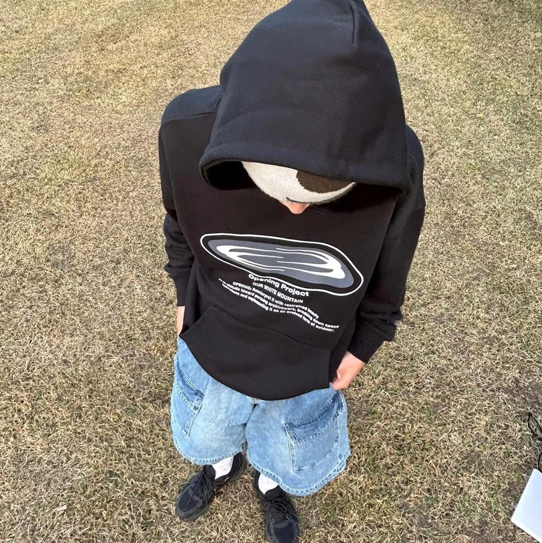 Opening Project Oval Logo Hoodie Black, Opening Project Oval Logo Hoodie Charcoal 착용 스타일 - 2