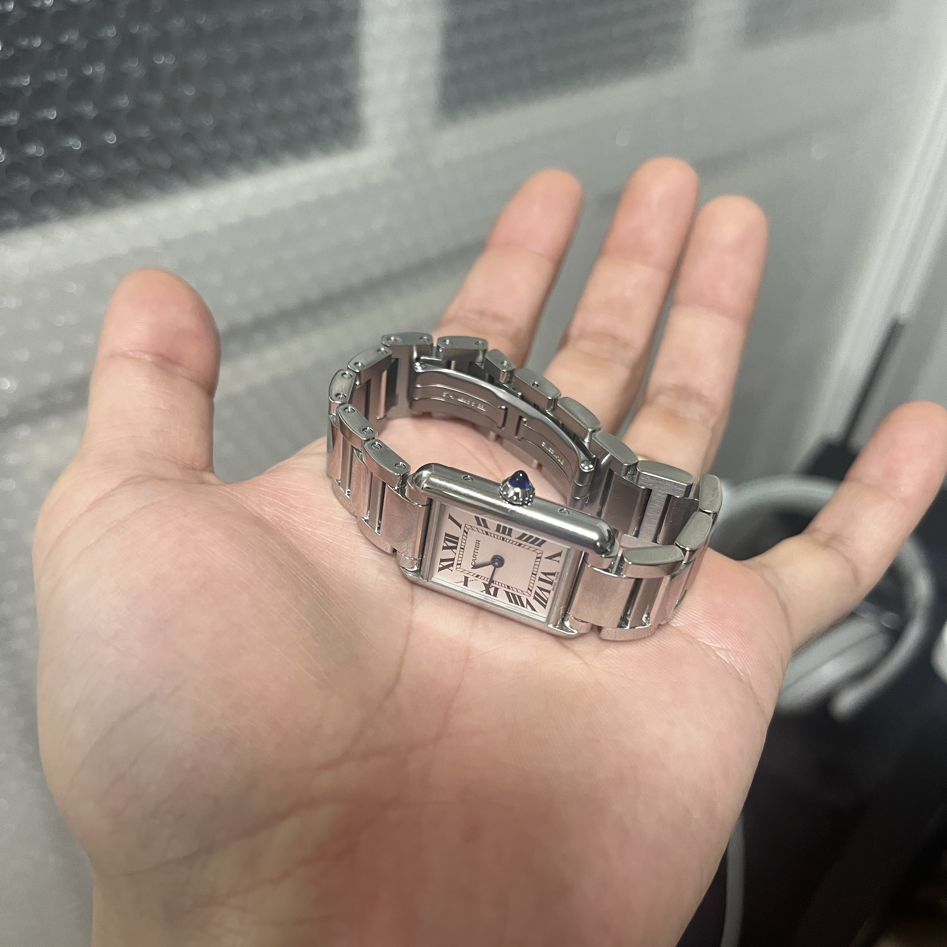 Cartier Tank Must Watch Small Quartz Steel Bracelet Steel 착용 스타일