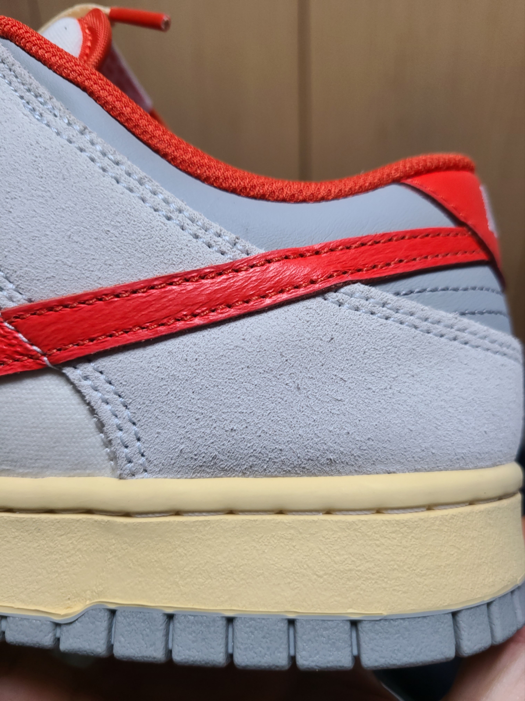 Nike Dunk Low Sail Picante Red 착용 스타일 - 1