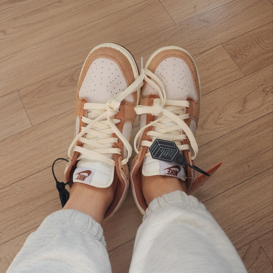 Nike Dunk Low Pro Premium Medium Curry 착용 스타일 - 1