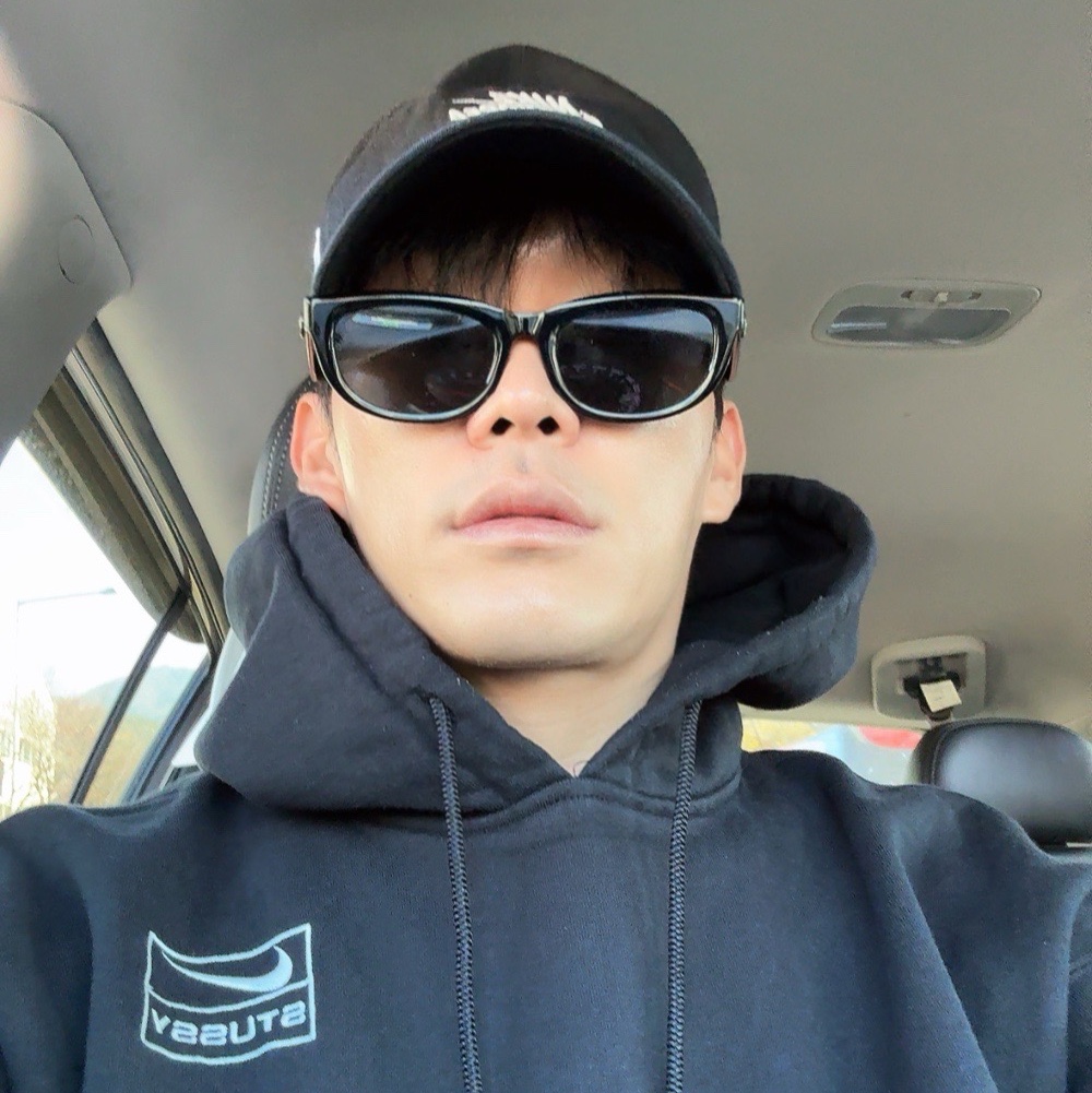 Gentle Monster Monochrome 01 Black, Nike x Stussy NRG RA Washed Pullover Hoodie Black (DN4029-010) 착용 스타일 - 3