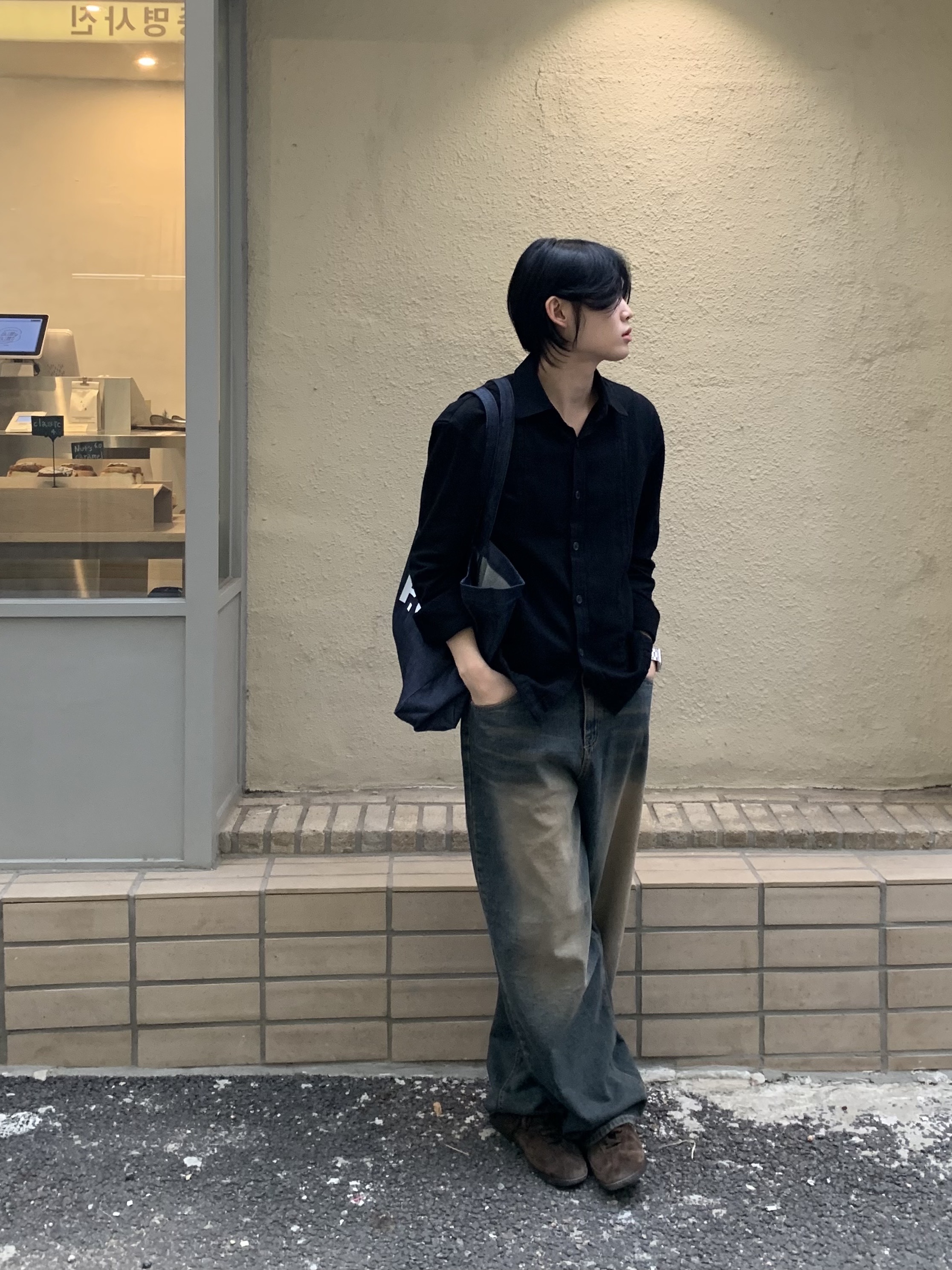 A.P.C. Daniela Shopping Bag Indigo 착용 스타일 - 1