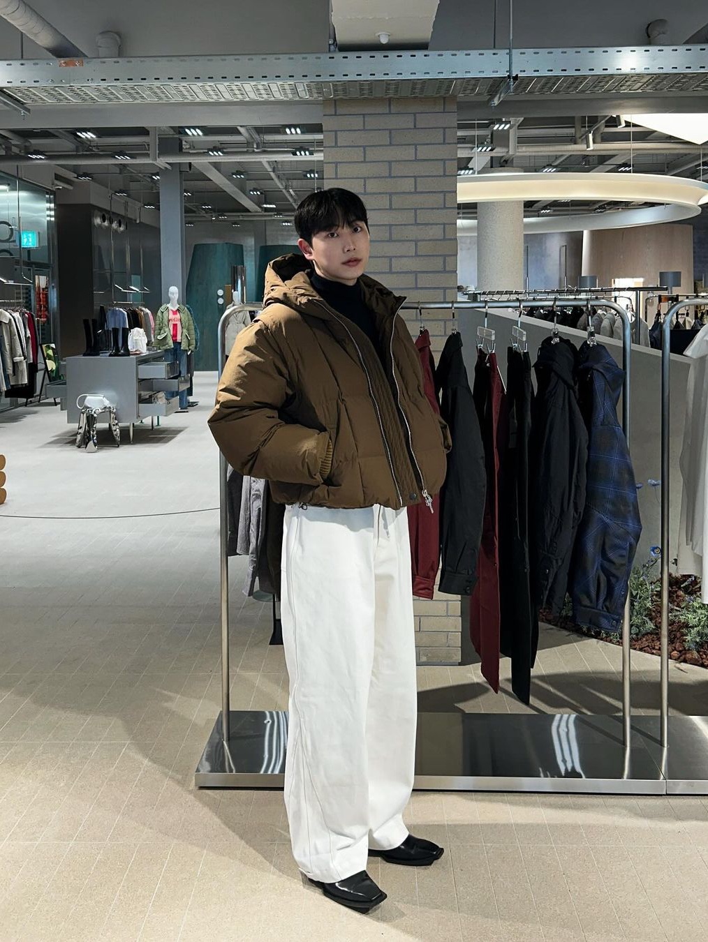 [KREAM 단독] Haleine Detachable Hooded Goose Down Jacket Creambeige (VJ406) 착용 스타일