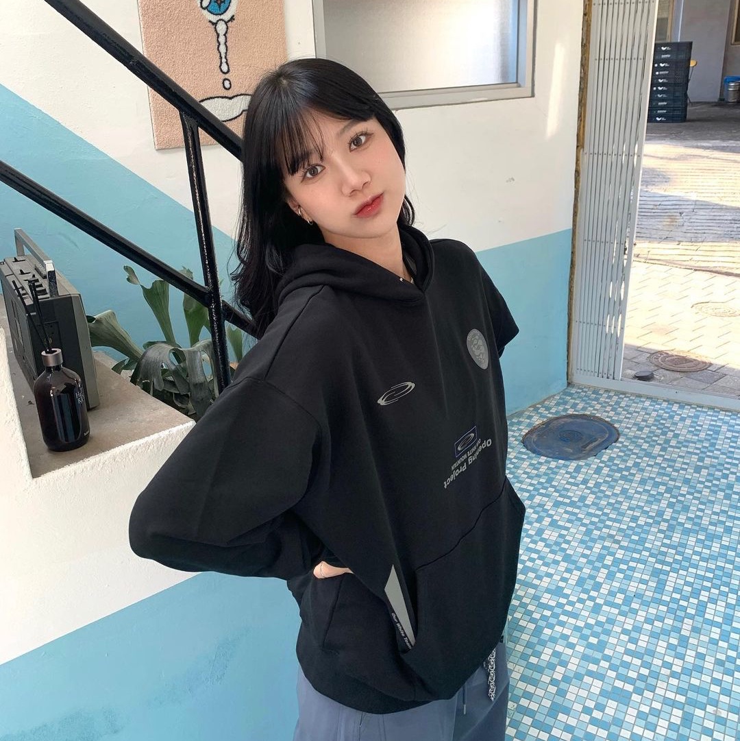 Opening Project Team Play Hoodie Black, Art of Field Egg Pocket Parachute Pants Dusty Blue 착용 스타일 - 1