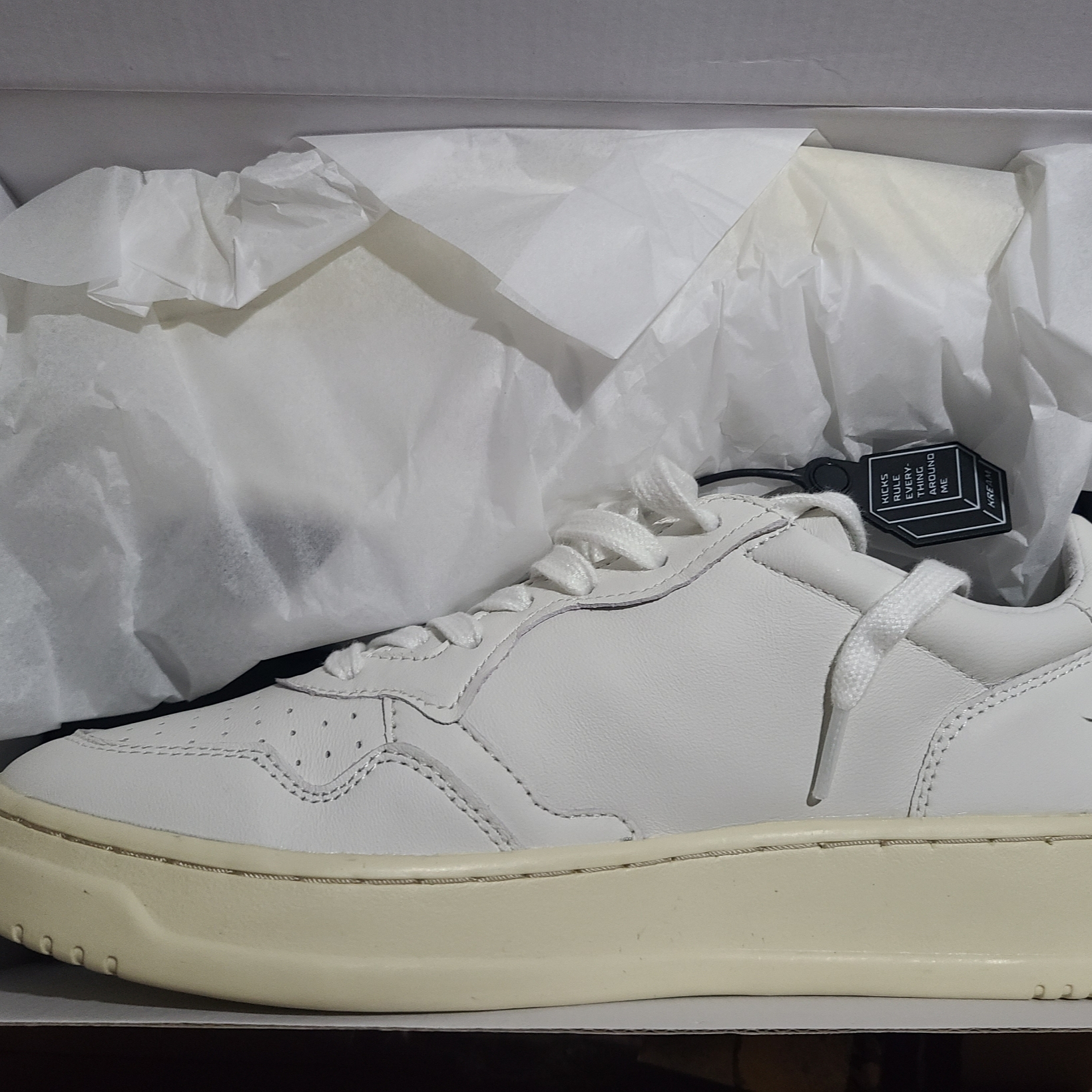 Autry Medalist Low Goatskin Sneakers White 착용 스타일