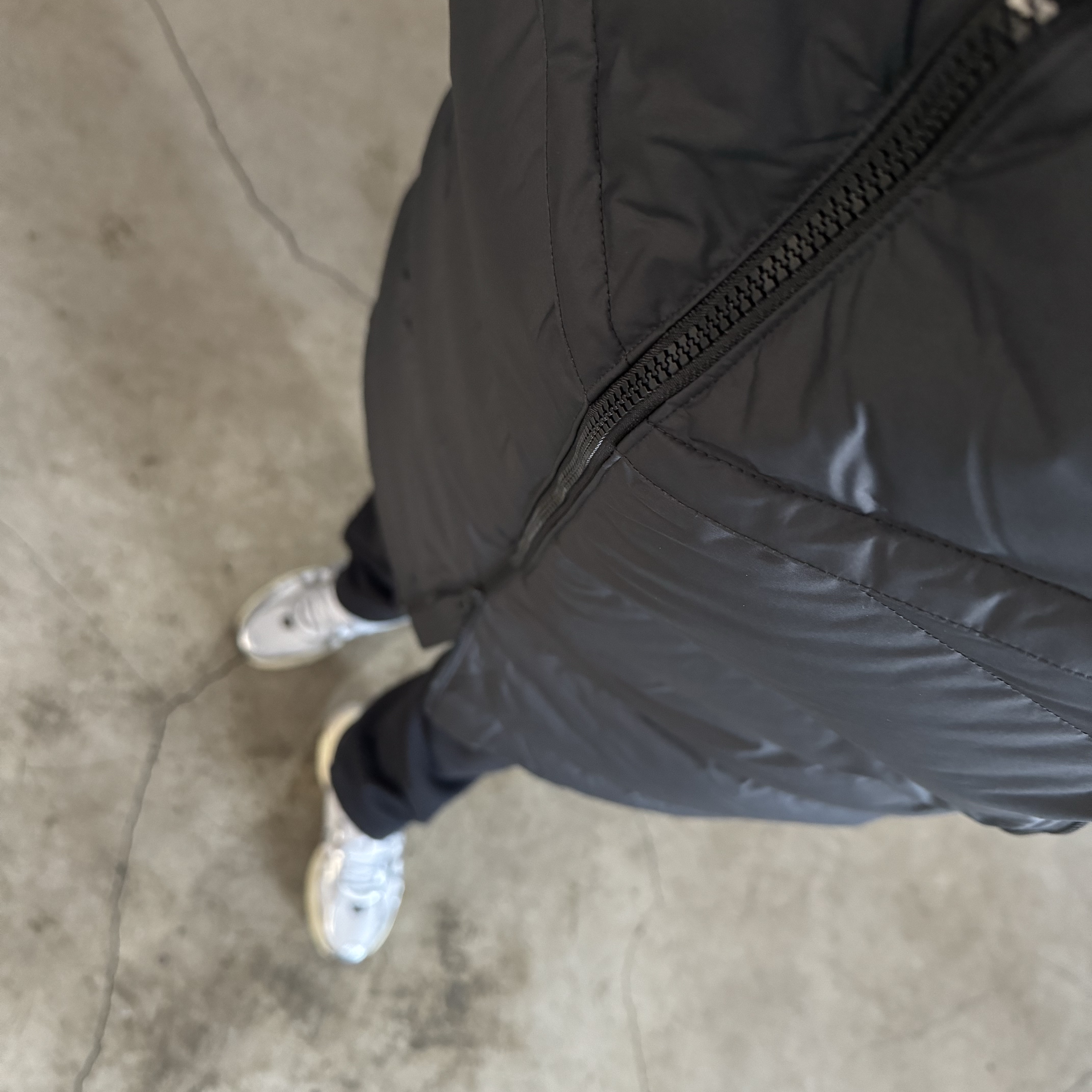 Nike Korea Strike Storm-Fit Down Football Jacket Black, Nike V2K Run Summit White Metallic Silver 착용 스타일 - 3