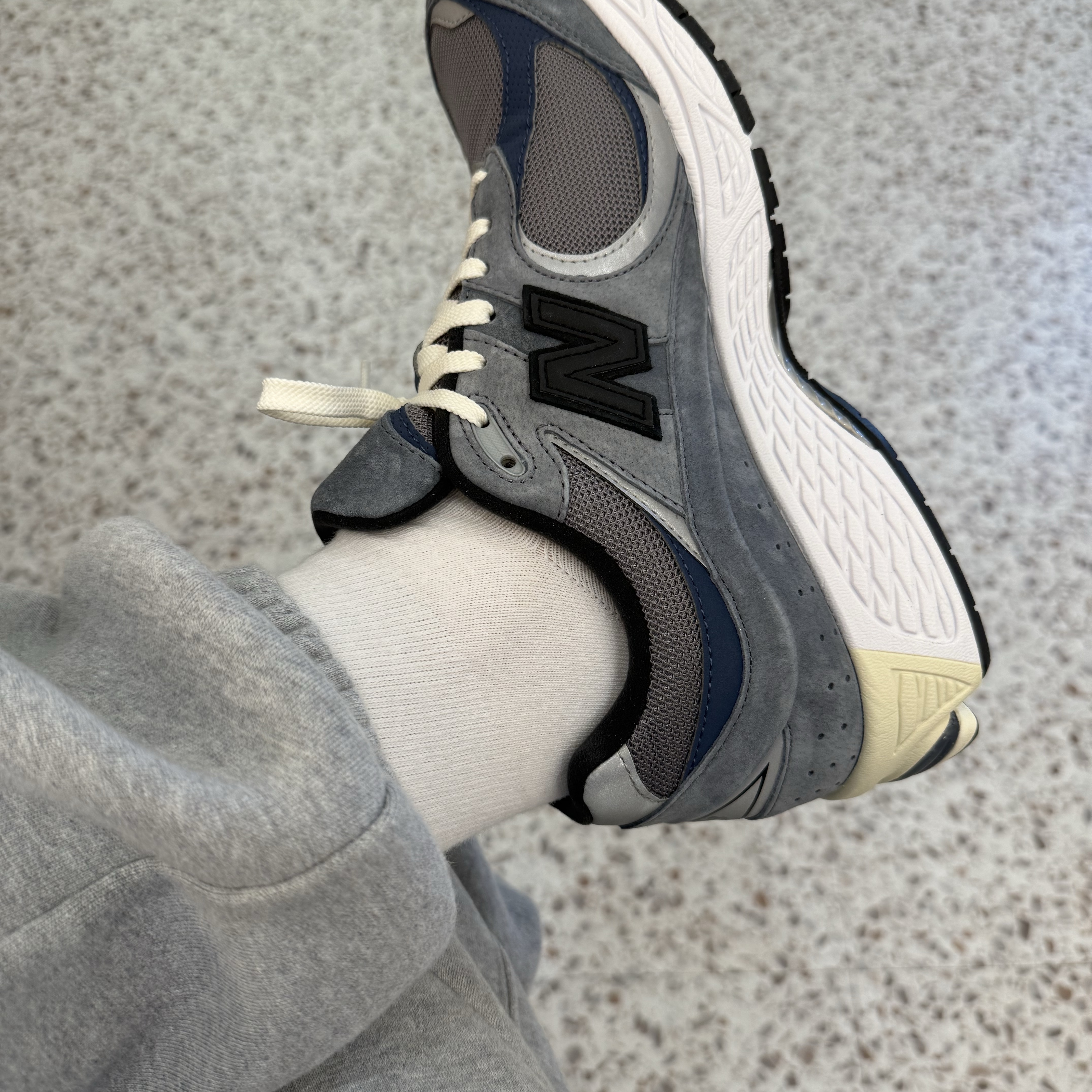 New Balance x JJJJound 2002R Storm Blue 착용 스타일