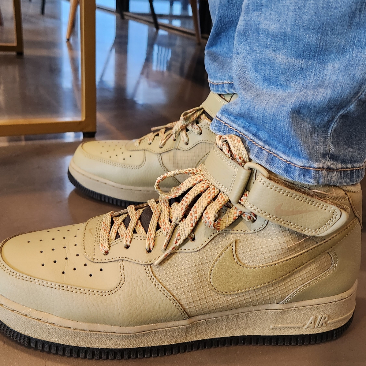 Nike Air Force 1 Mid '07 Neutral Olive 착용 스타일
