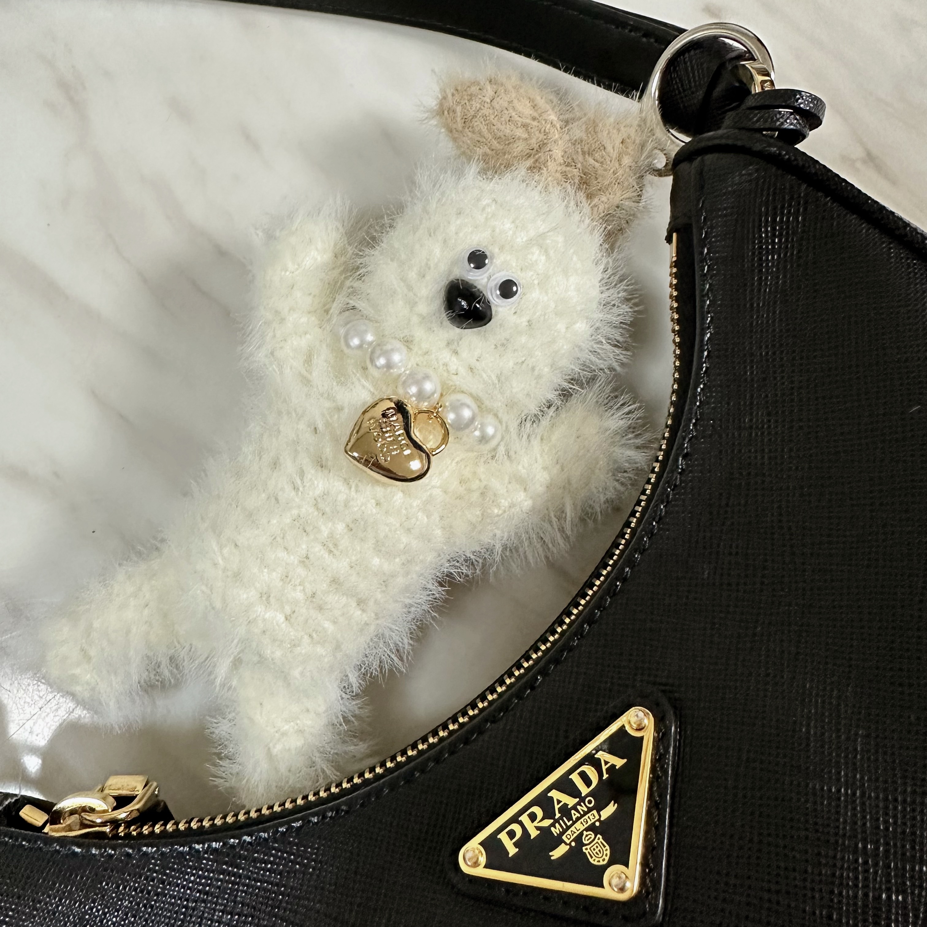 Margesherwood Wood Keyring White, Prada Saffiano Leather Mini Bag Black 착용 스타일