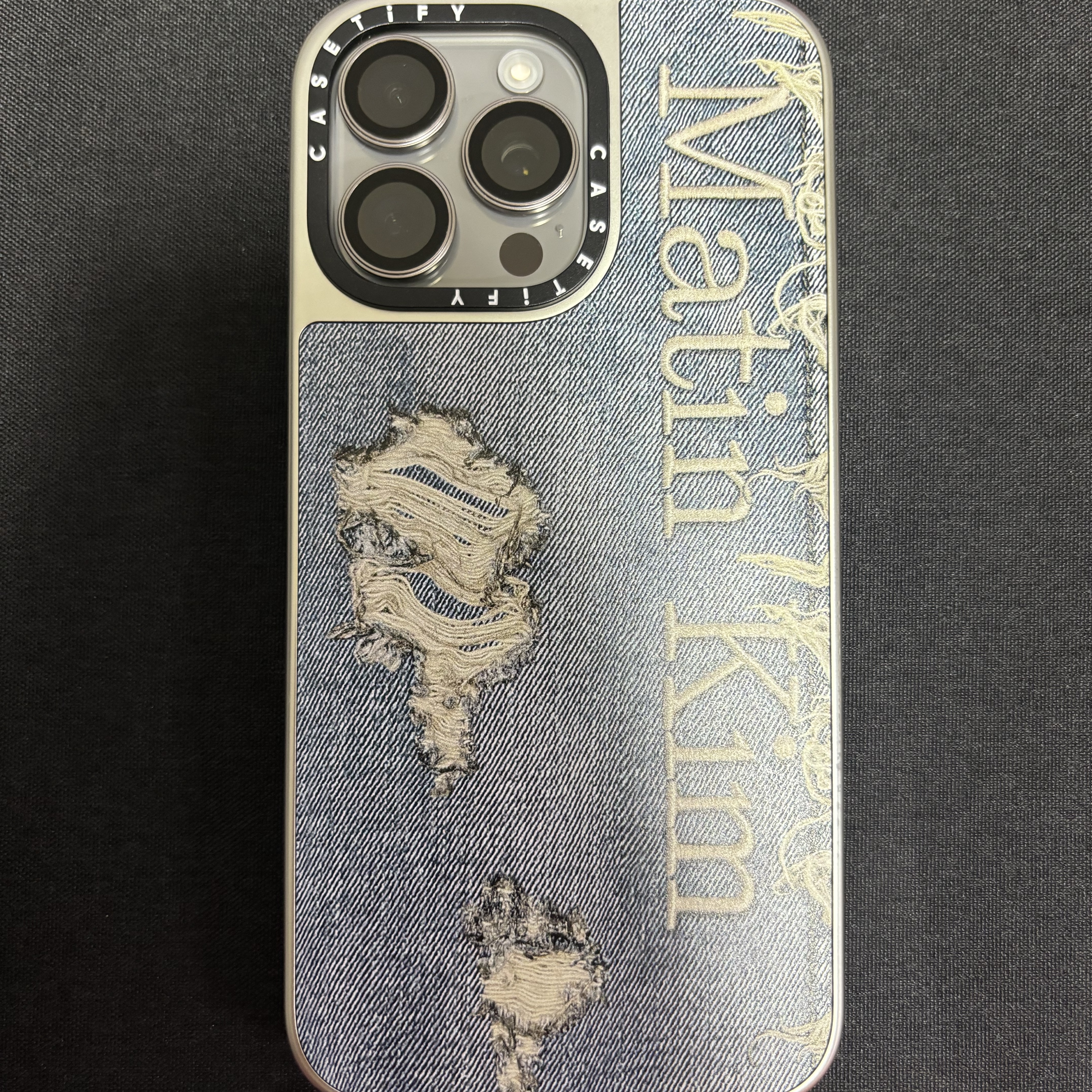 Casetify x Matin Kim iPhone Destroyed Denim Magsafe Mirror Case Silver 착용 스타일