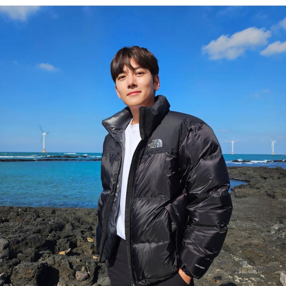 The North Face 1996 Eco Nuptse Jacket Real Black 착용 스타일 - 1