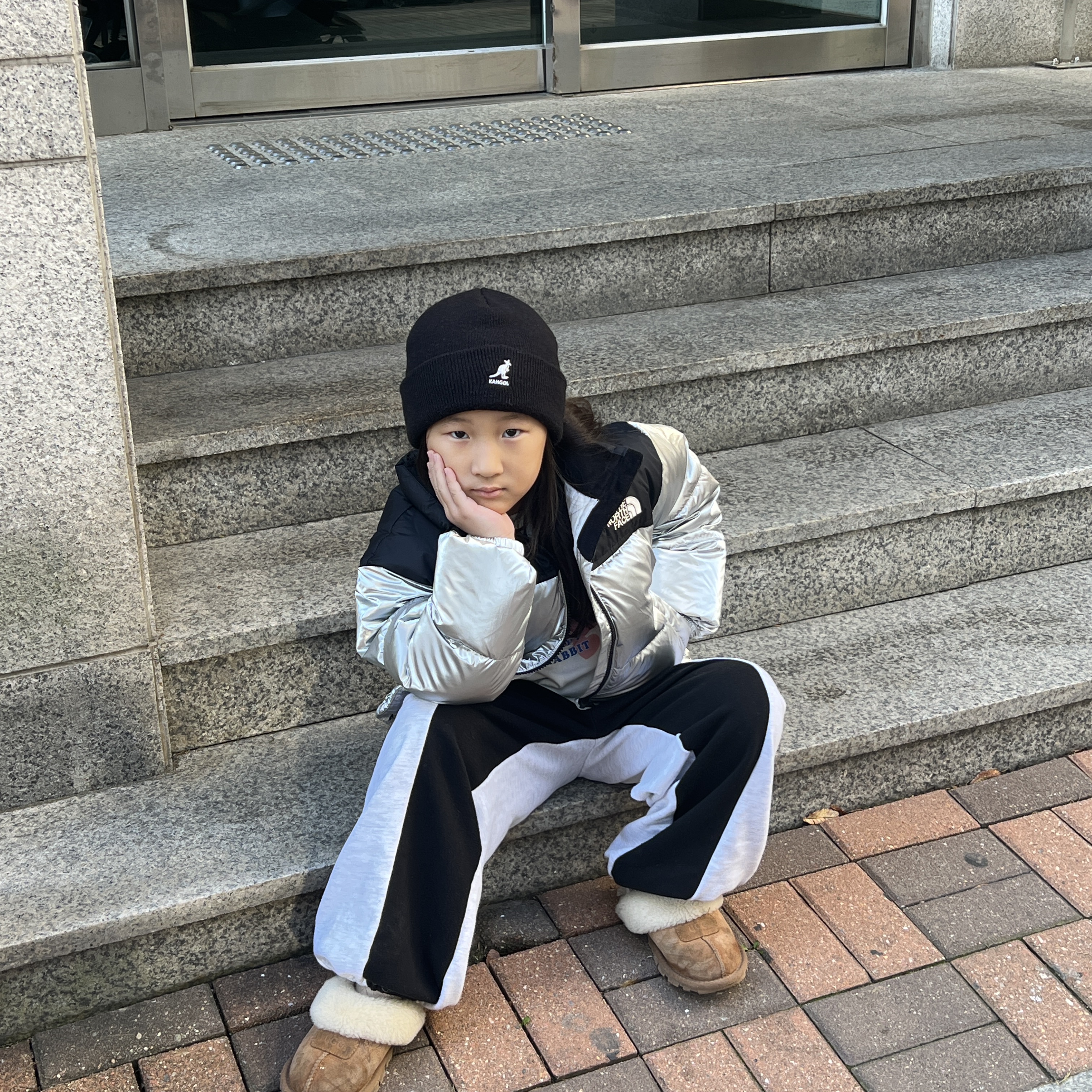 (W) The North Face White Label Novelty Nuptse Down Jacket SE Silver, (W) UGG Coquette Slipper Chestnut 착용 스타일