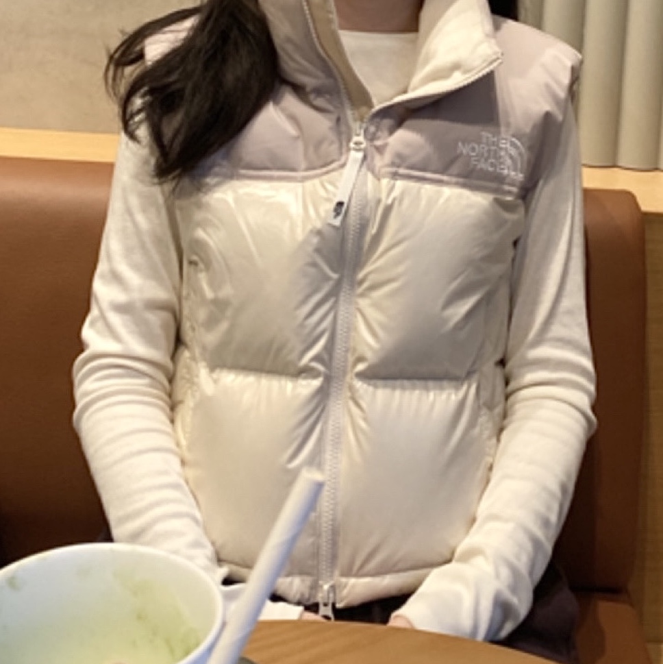 (W) The North Face White Label Novelty Nuptse Down Vest Cream 착용 스타일 - 2