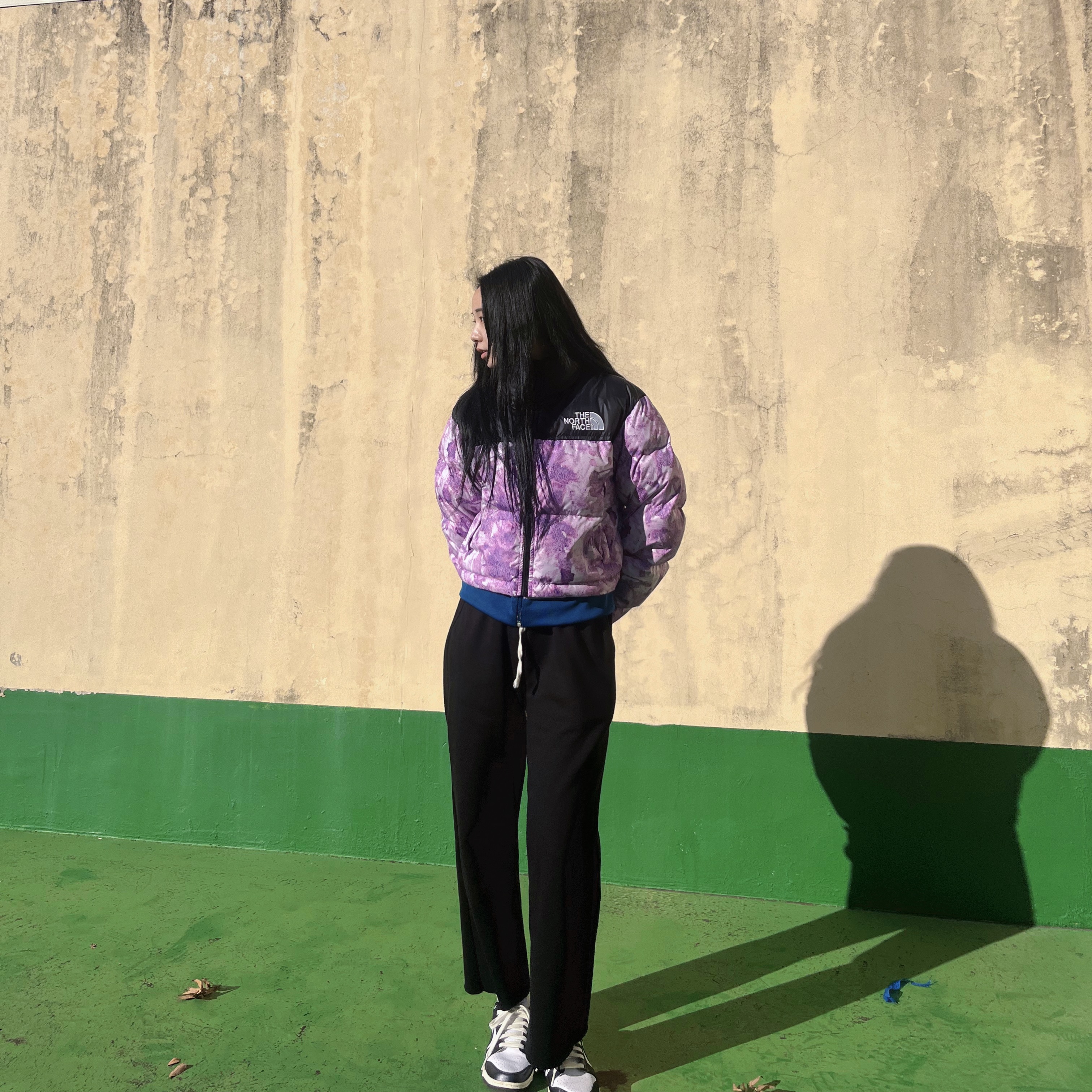 (W) The North Face Nuptse Short Jacket Purple 착용 스타일 - 2