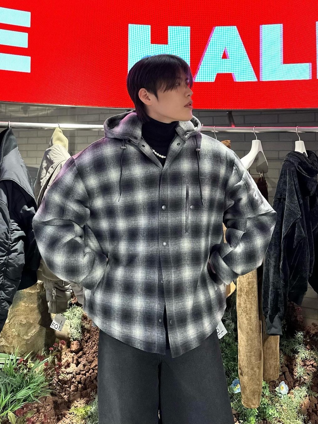 [KREAM 단독] Haleine Detachable Check Hood Padding Black, Haleine Detachable Check Hood Padding Burgundy 착용 스타일