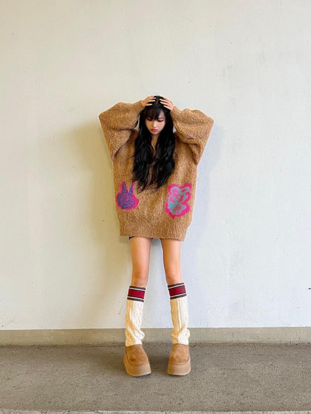 (W) UGG Classic Short II Boots Chestnut, (W) UGG Classic Mini Platform Boots Chestnut 착용 스타일 - 5
