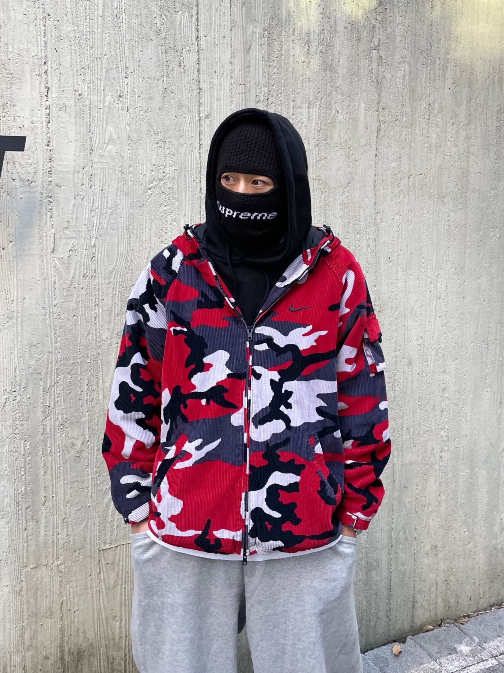 Supreme x Nike Arc Corduroy Hooded Jacket Red Camo - 22SS, Supreme New Era Box Logo Balaclava Black - 22FW 착용 스타일 - 2