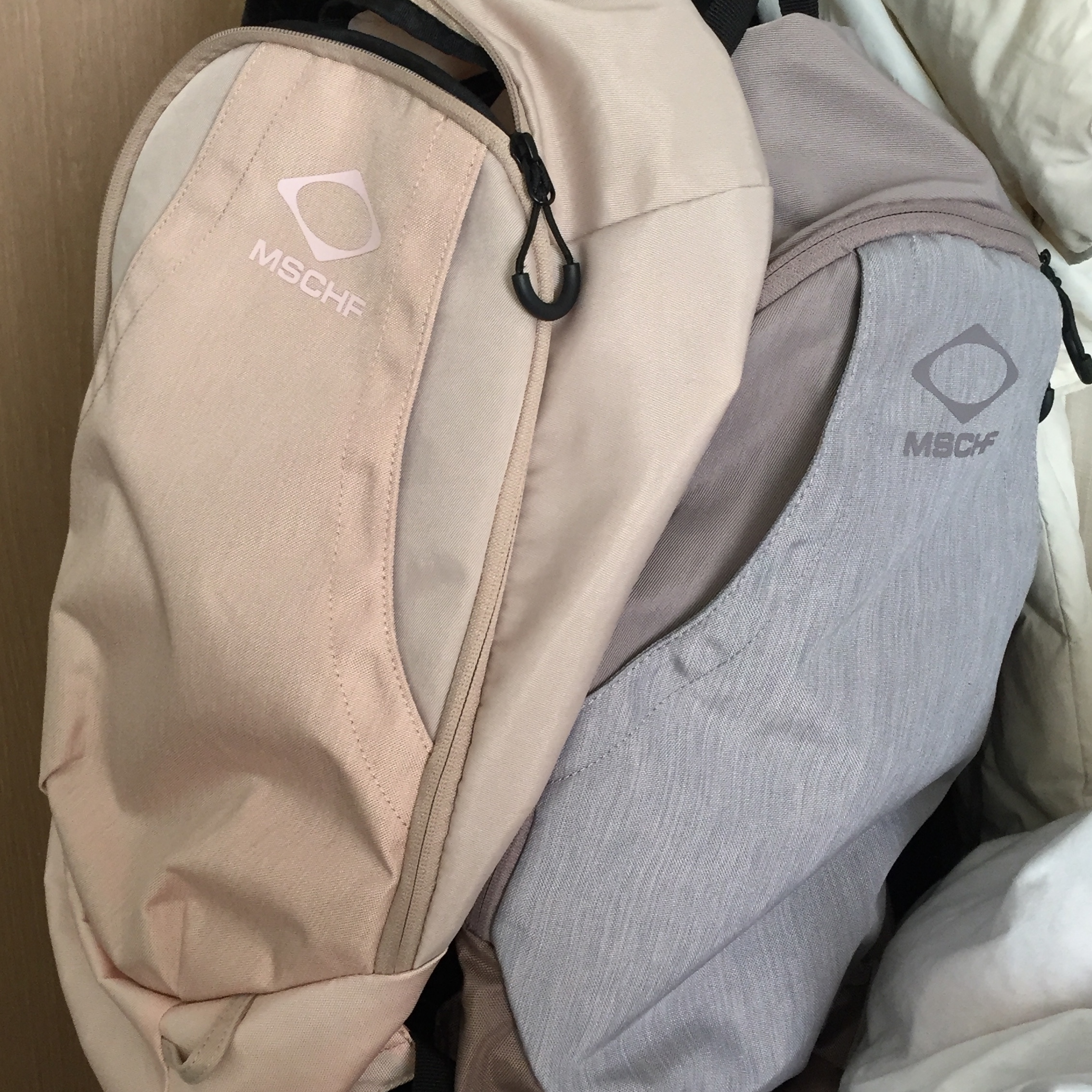 Mischief Rhombus Backpack Pink Grey 착용 스타일 - 4