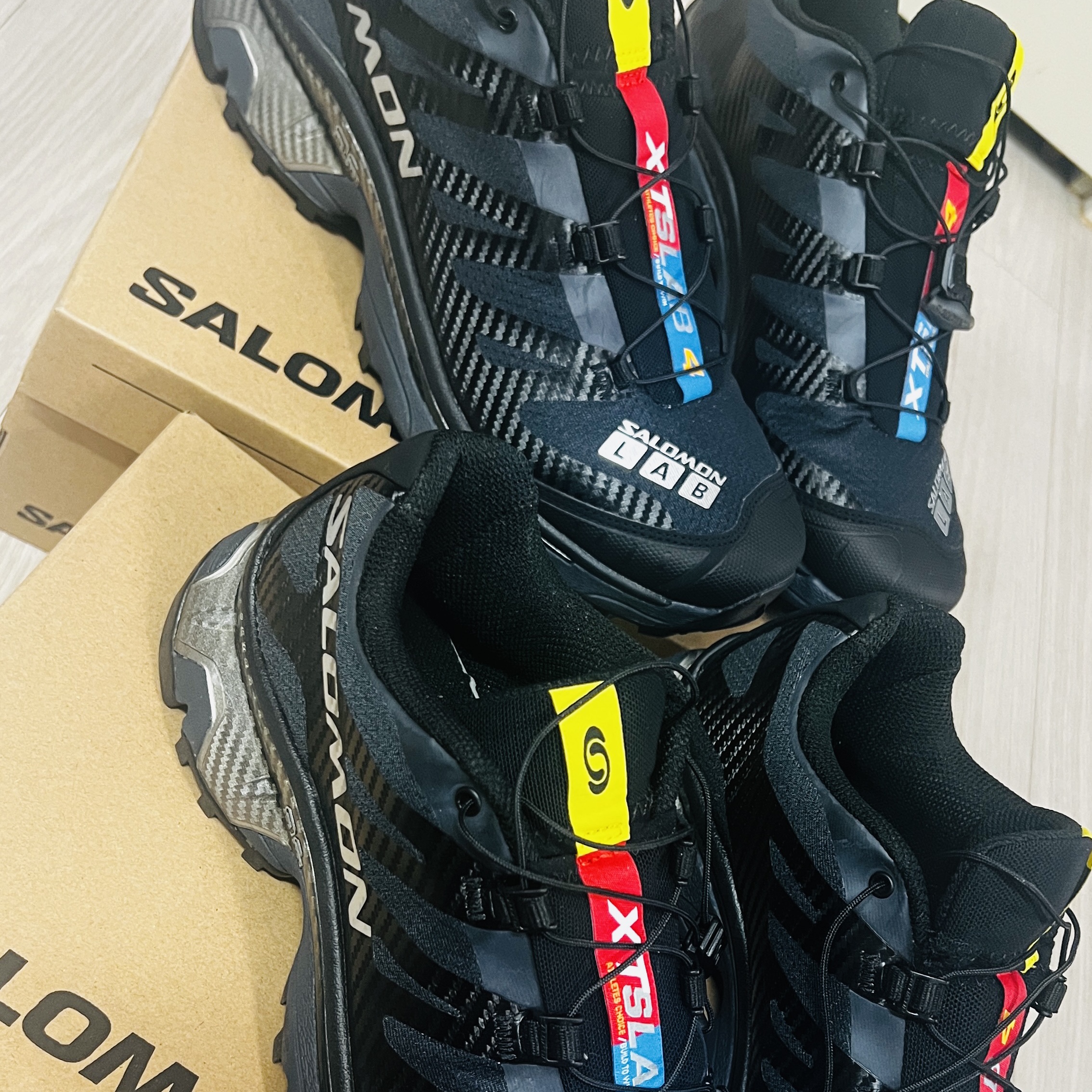 Salomon XT-4 Black Silver Metallic 착용 스타일