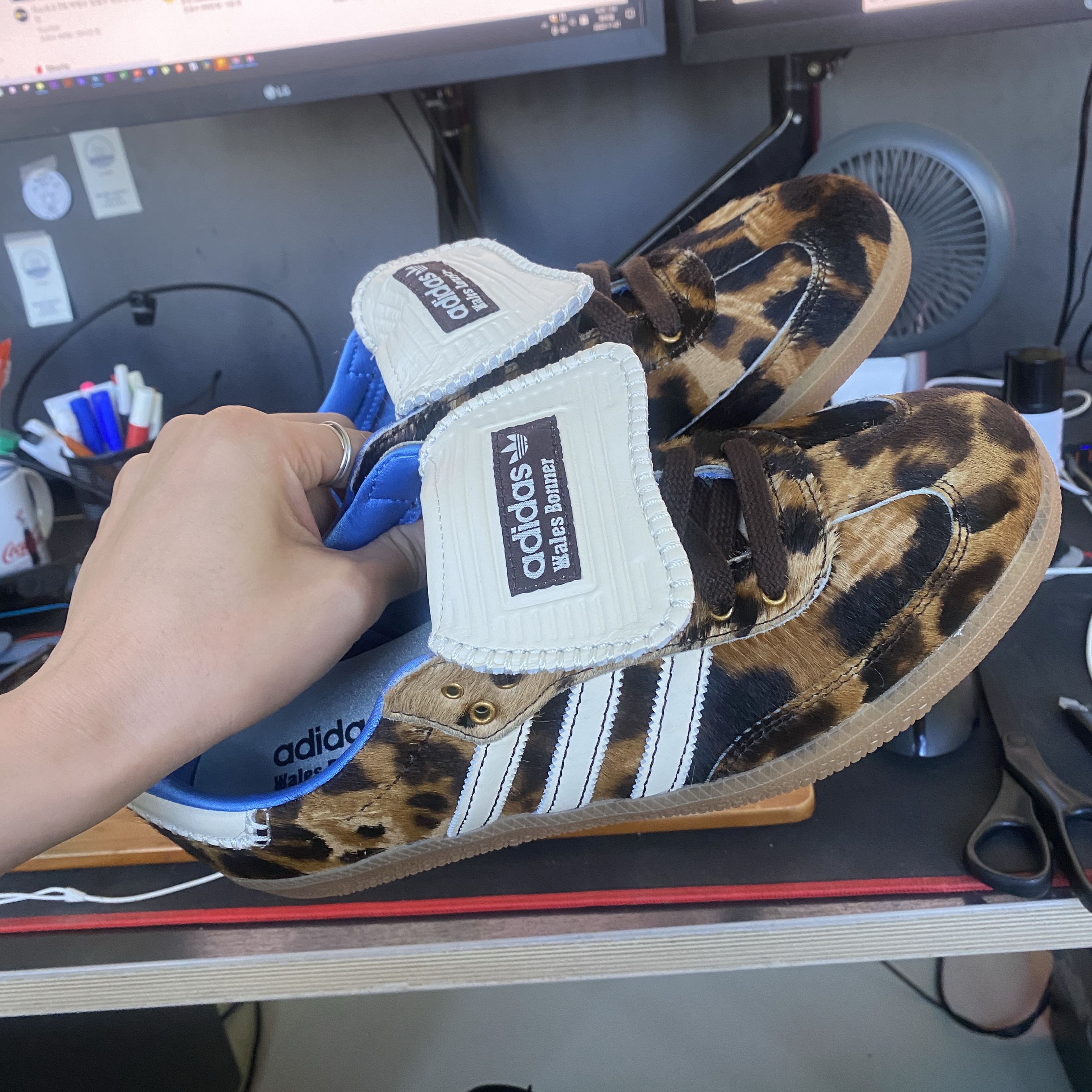 Adidas x Wales Bonner Pony Leo Samba Dark Brown Cream White 착용 스타일 - 1