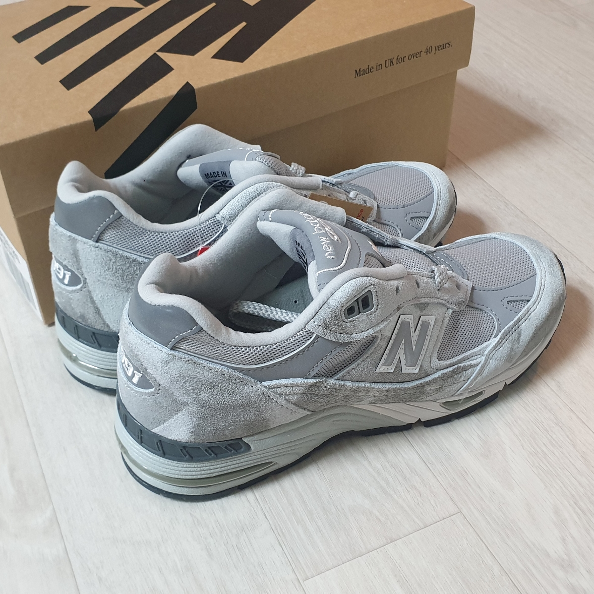 (W) New Balance 991 Made in UK Grey 착용 스타일 - 2