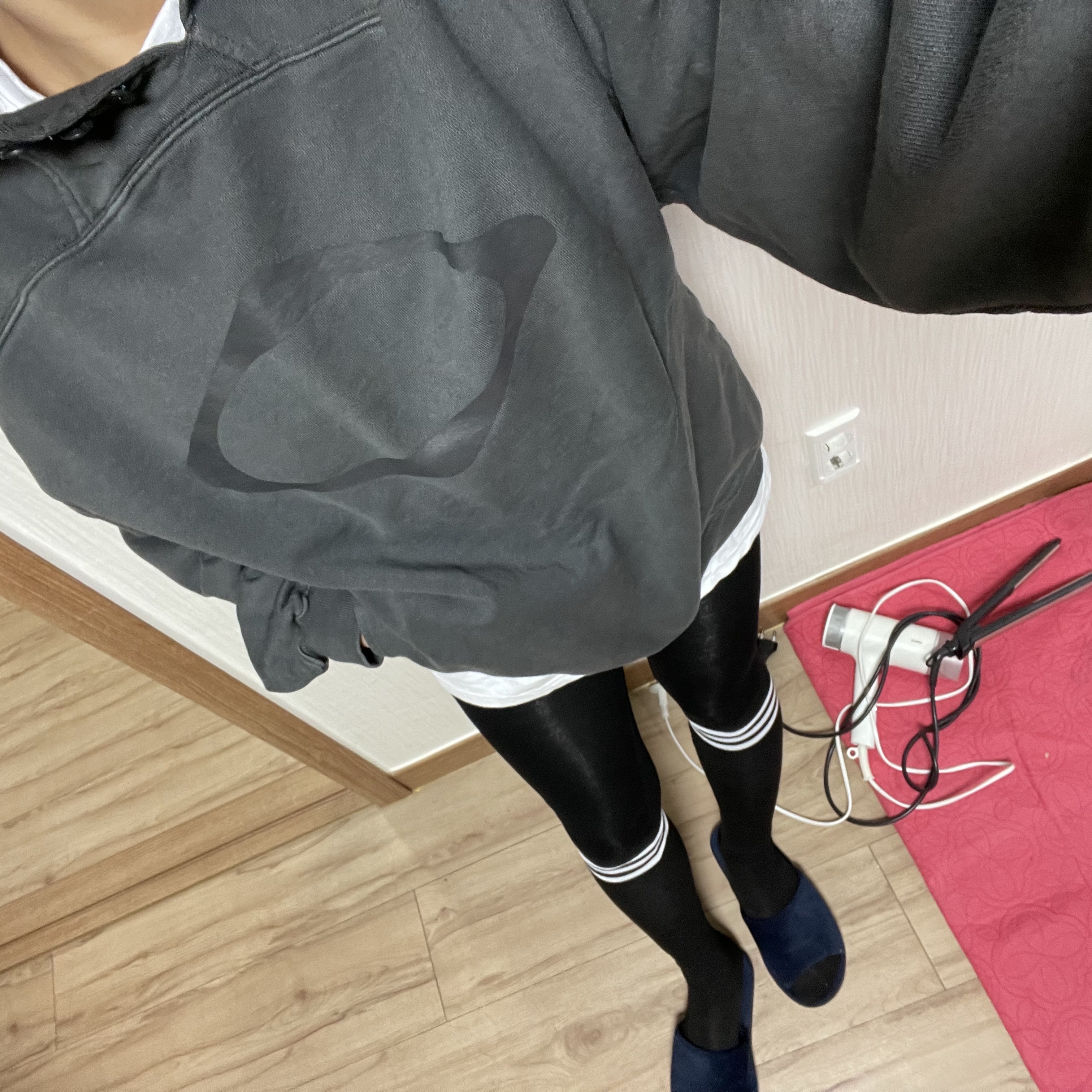 (W) Mischief Rhombus Side Button Up Hoodie Washed Charcoal 착용 스타일