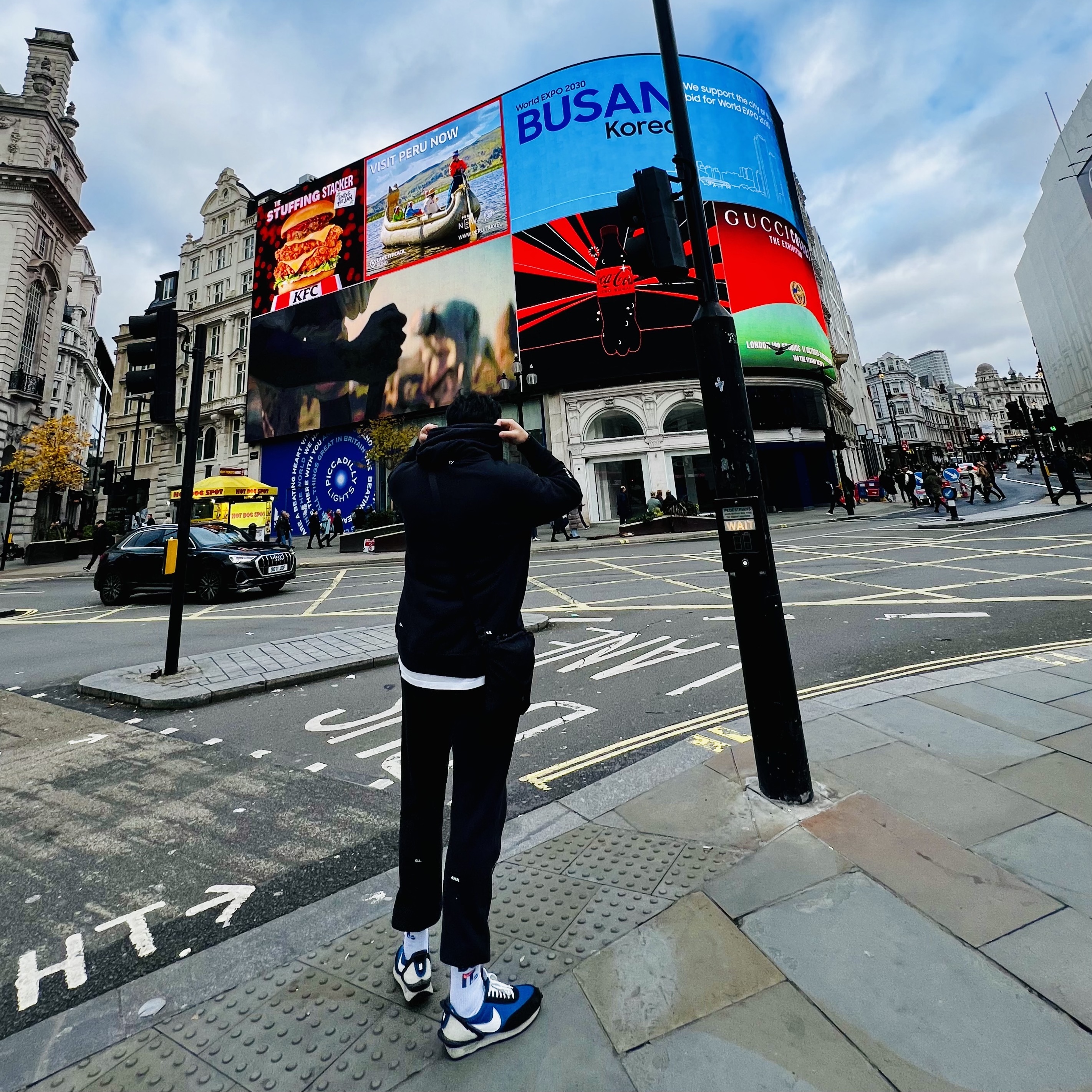 Nike x Drake Nocta NRG Essential Fleece Hoodie Black - US/EU, Nike x Stussy NRG FL SS 8 Ball T-Shirt White (DO9322-100) 착용 스타일