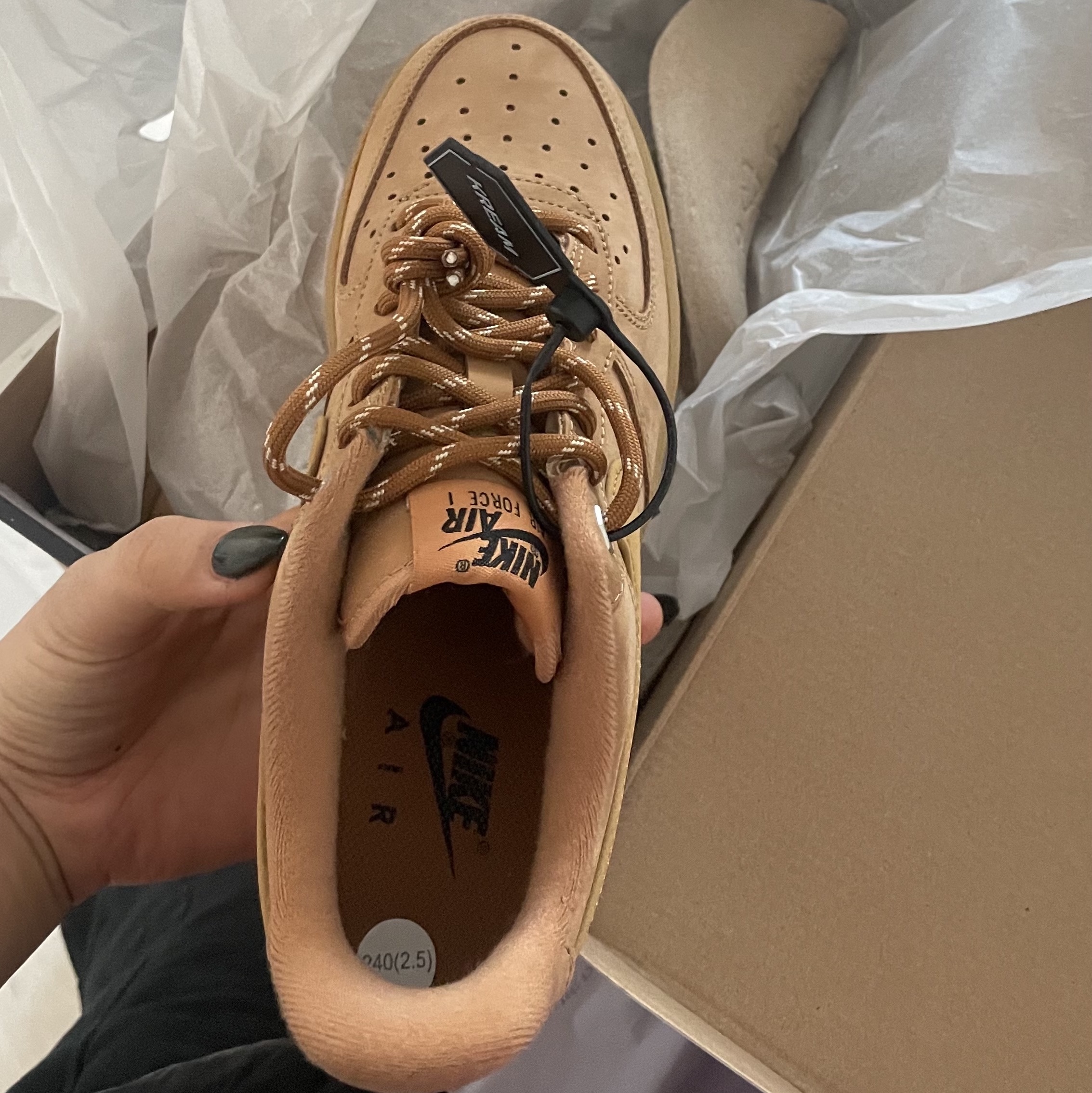 Nike Air Force 1 '07 WB Flax 착용 스타일