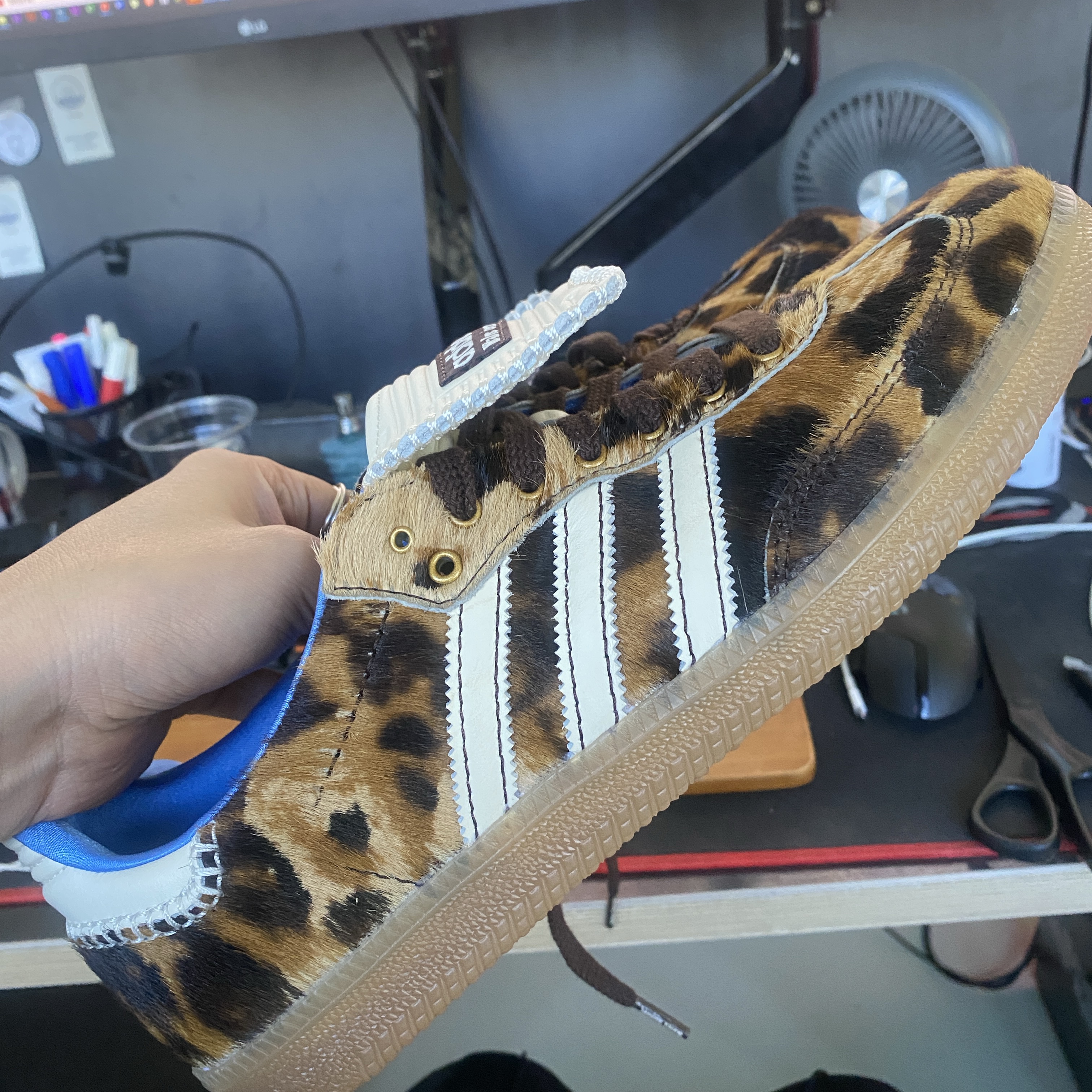 Adidas x Wales Bonner Pony Leo Samba Dark Brown Cream White 착용 스타일 - 3
