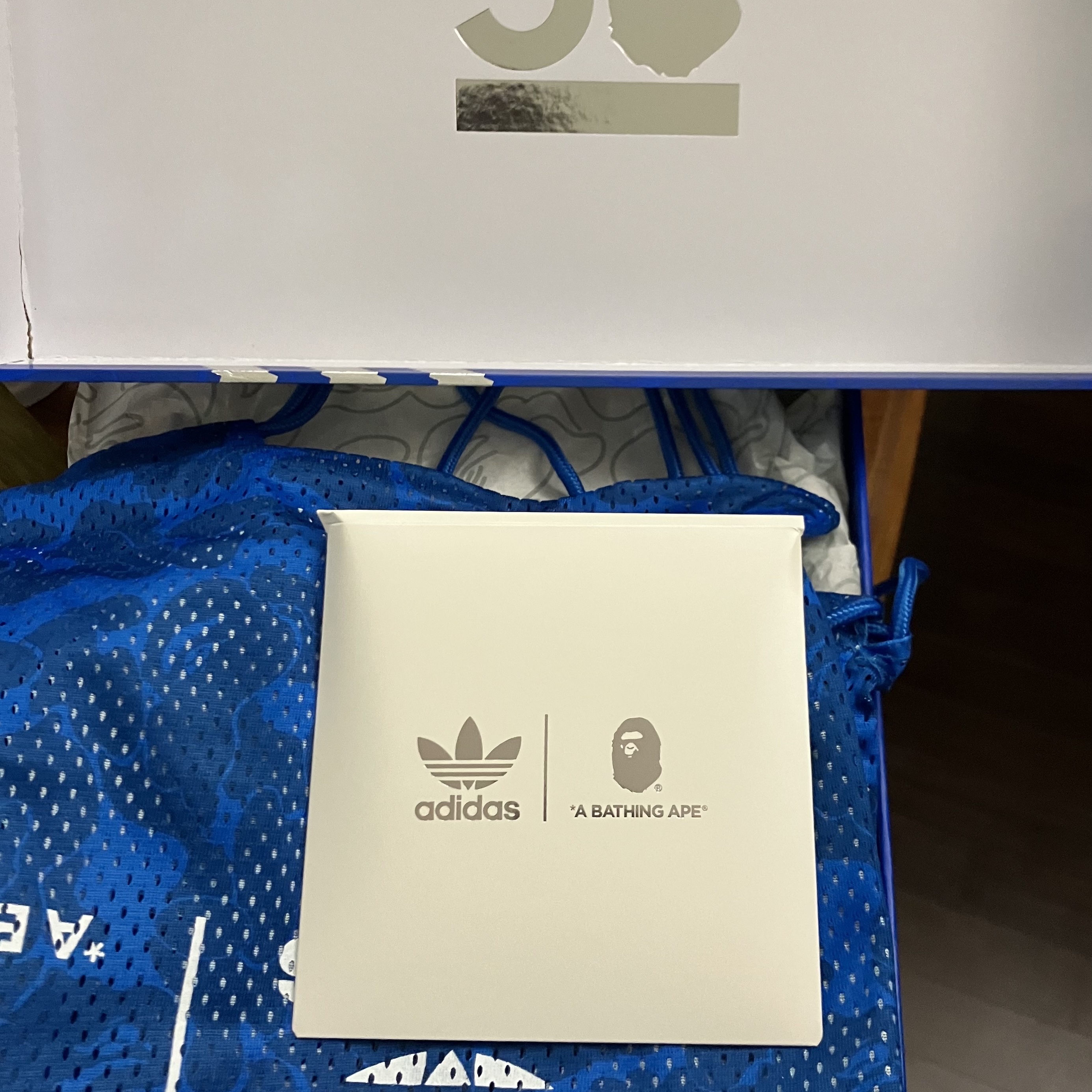 Adidas x BAPE Stan Smith Core Black Gold Metallic 착용 스타일 - 2