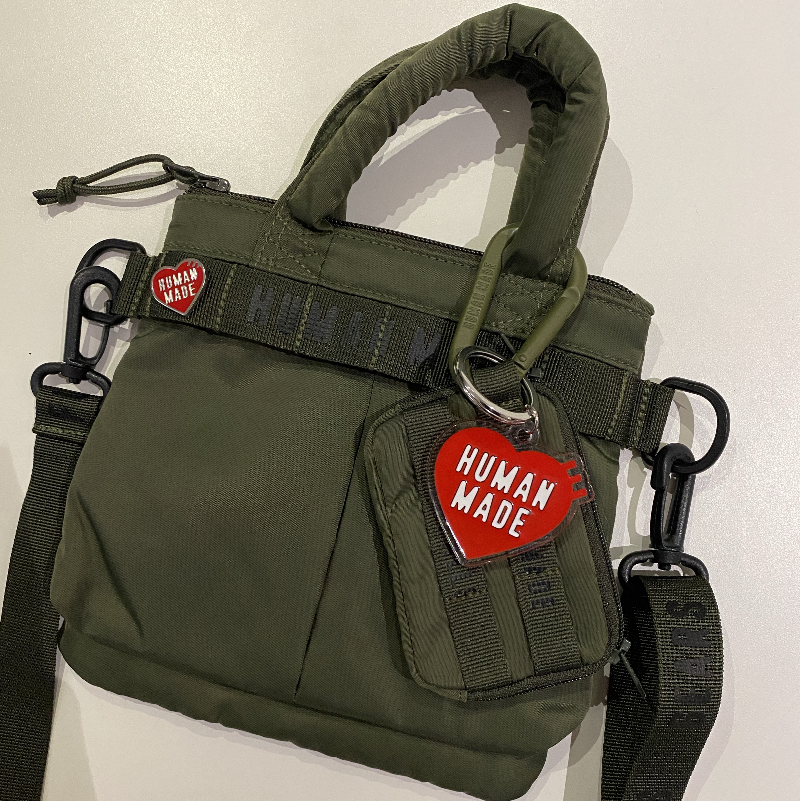 Human Made Military Card Case Olive Drab, Human Made Heart Keyring Red 착용 스타일