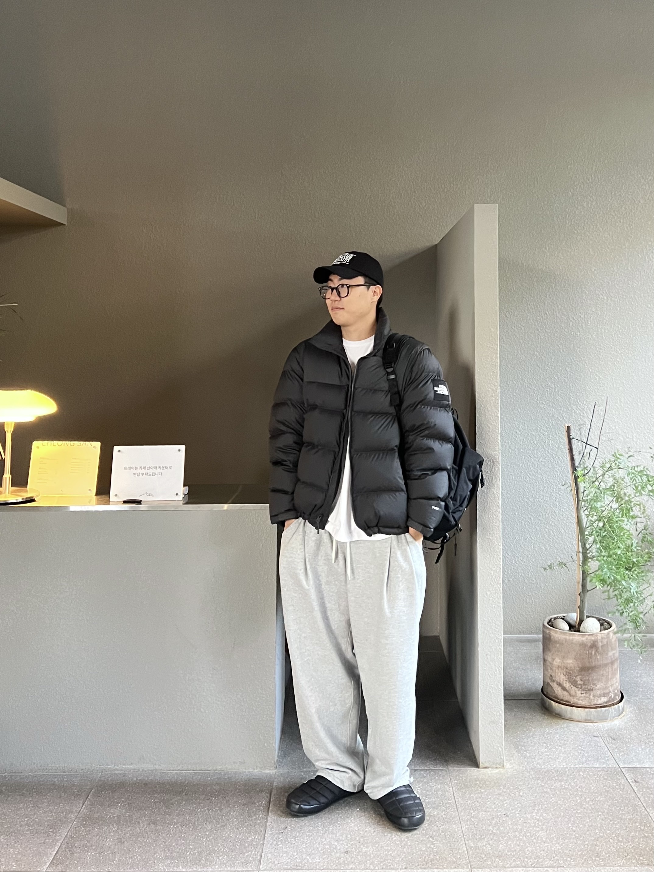 The North Face Thermoball Traction Mule V Black, The North Face 1992 Nuptse Jacket Black 착용 스타일 - 1