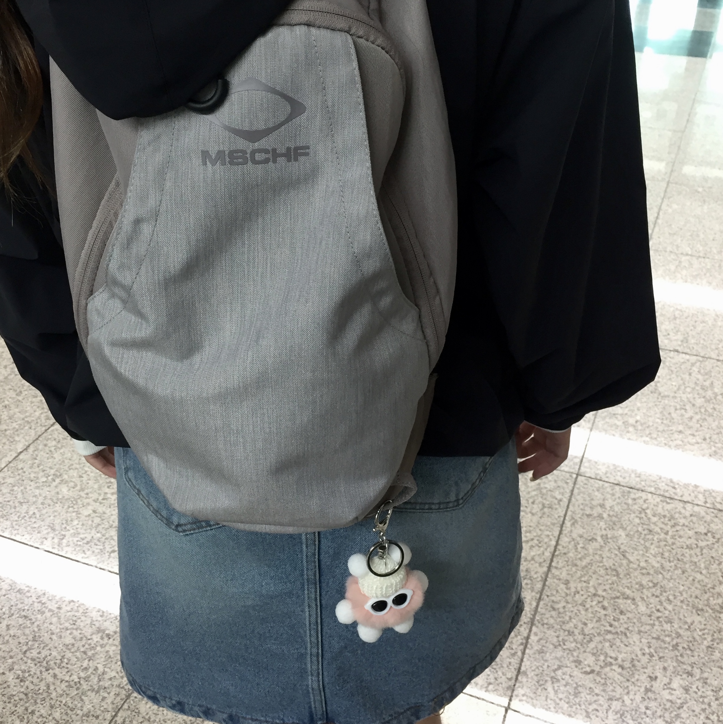 Mischief Rhombus Backpack Pink Grey 착용 스타일 - 2