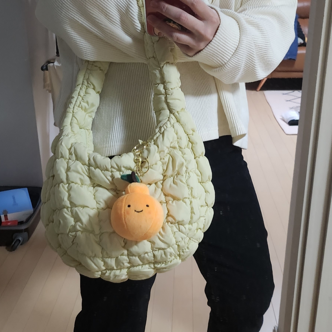 COS Quilted Mini Bag Lemon 착용 스타일