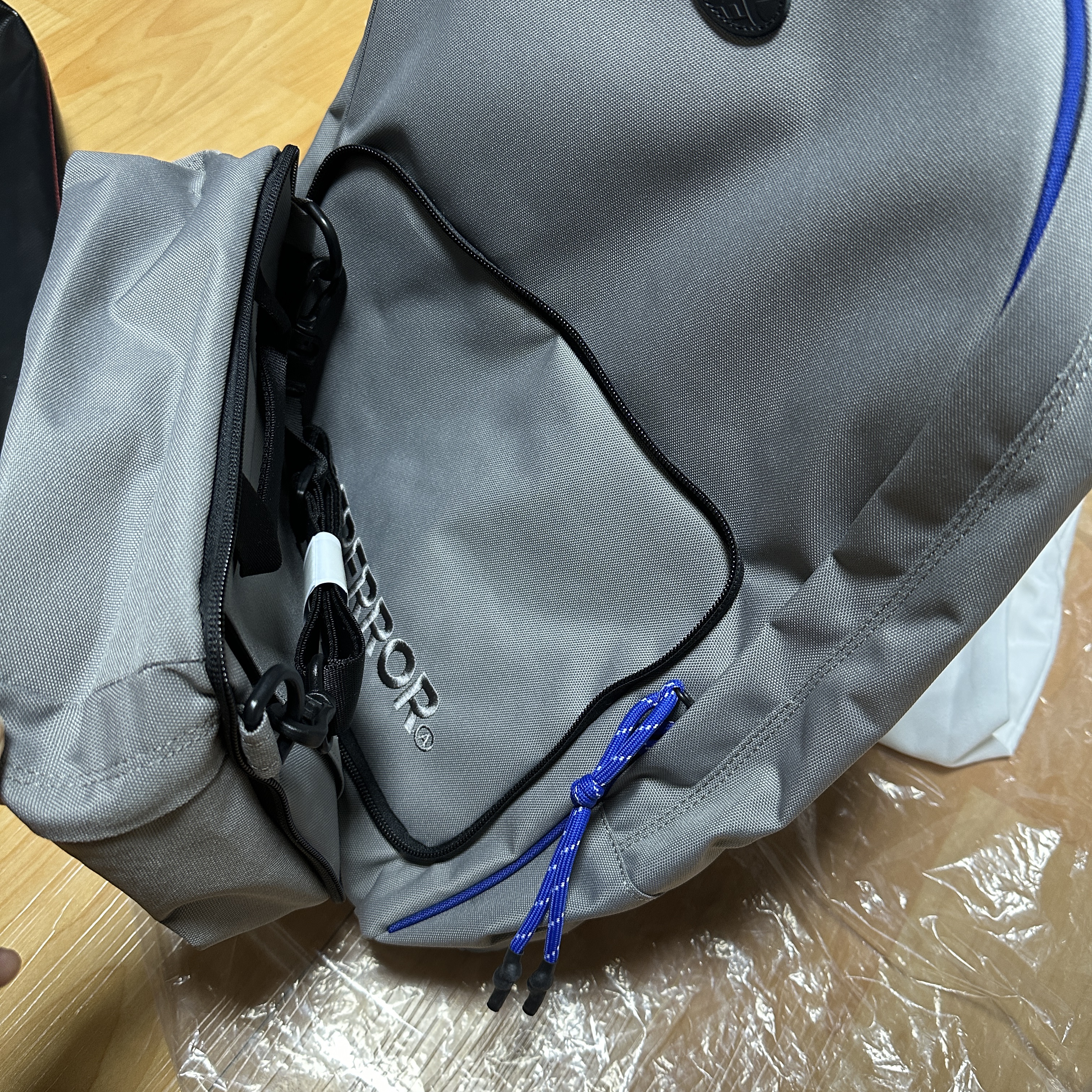 Ader Error Reover Backpack Grey 착용 스타일 - 2