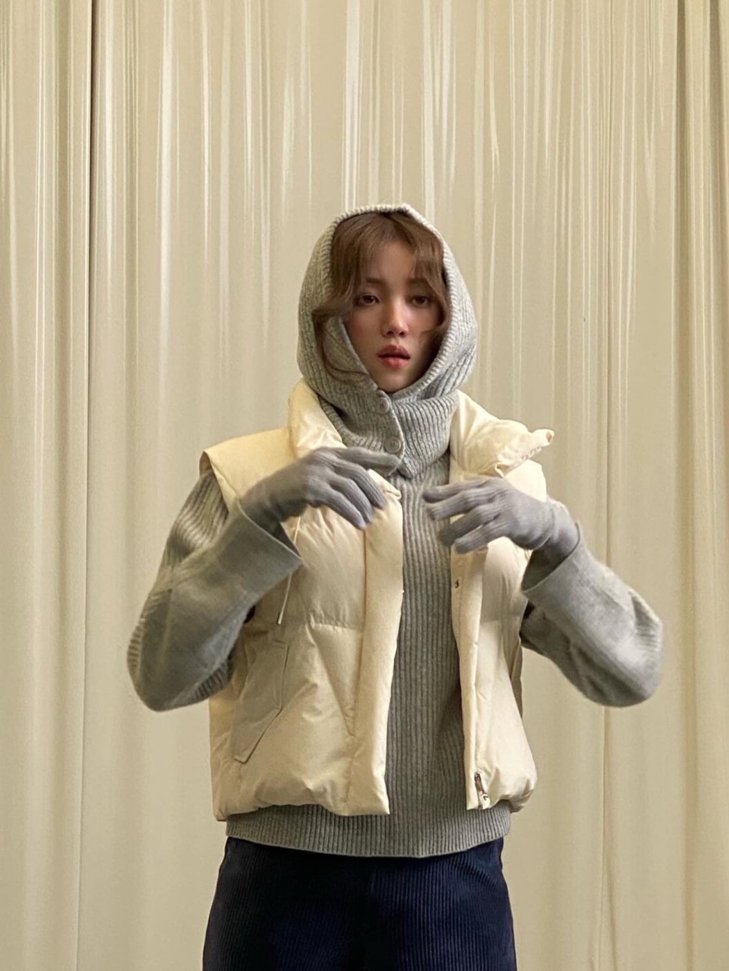 (W) Duvetica Grumium Reversible Vest Cream, (W) Discovery Expedition Olive RDS Short Down Jacket Cream 착용 스타일 - 2