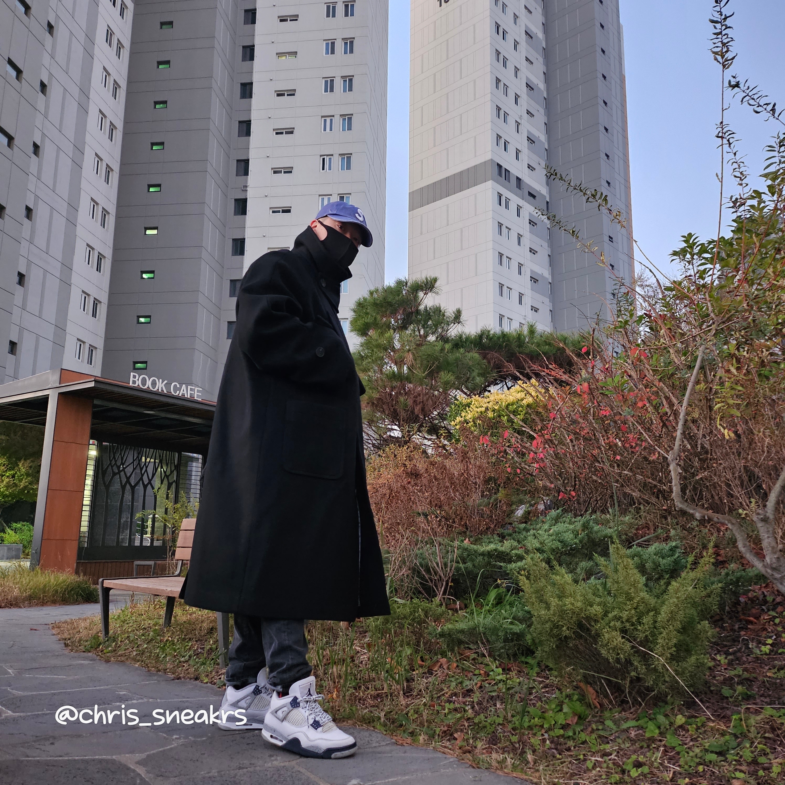 Supreme Pigment Canvas S Logo 6-Panel Navy - 23SS, Yeezy Gap Engineered By Balenciaga Dove Long Sleeve T-Shirt Black 착용 스타일 - 1