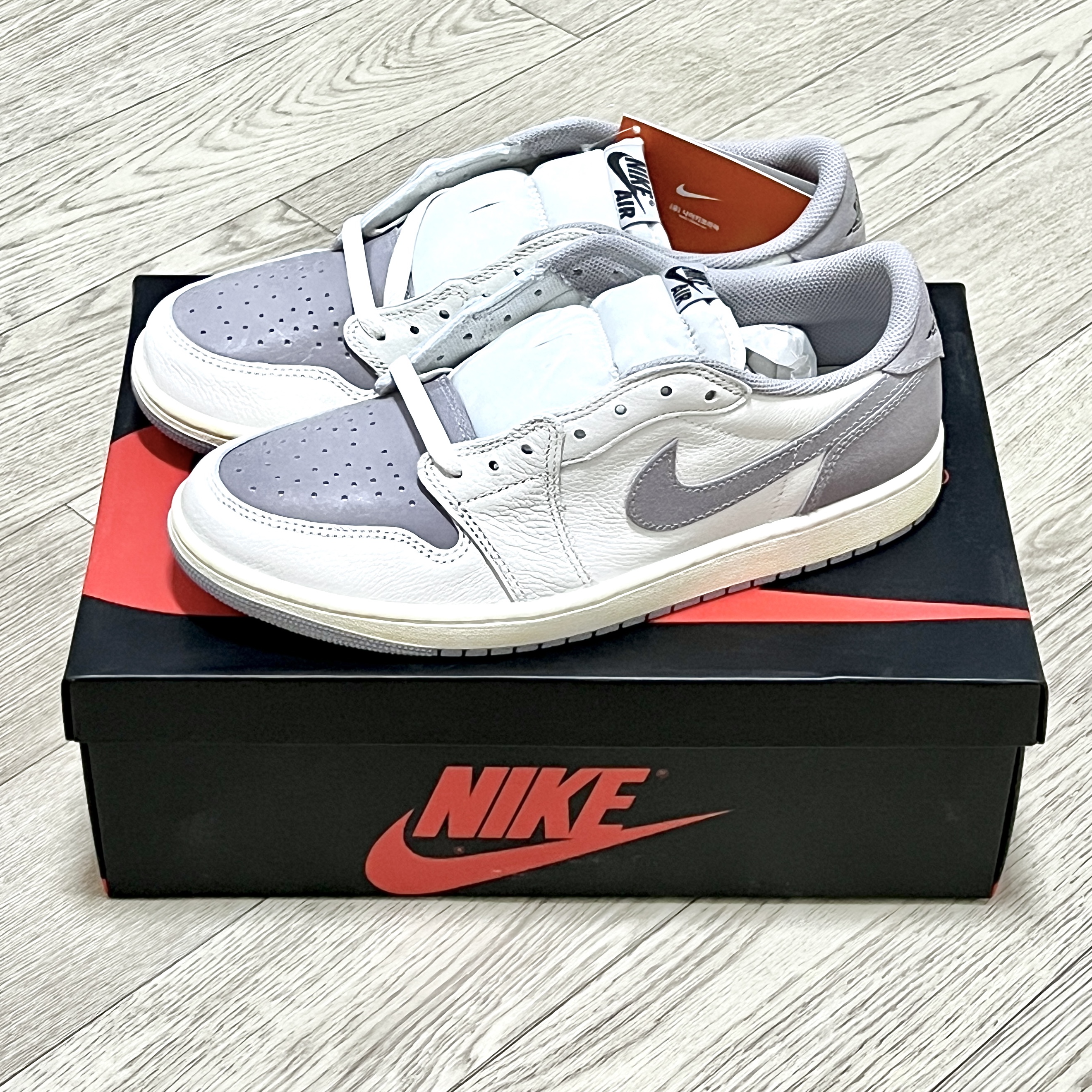 Jordan 1 Retro Low OG Atmosphere Grey 착용 스타일 - 2